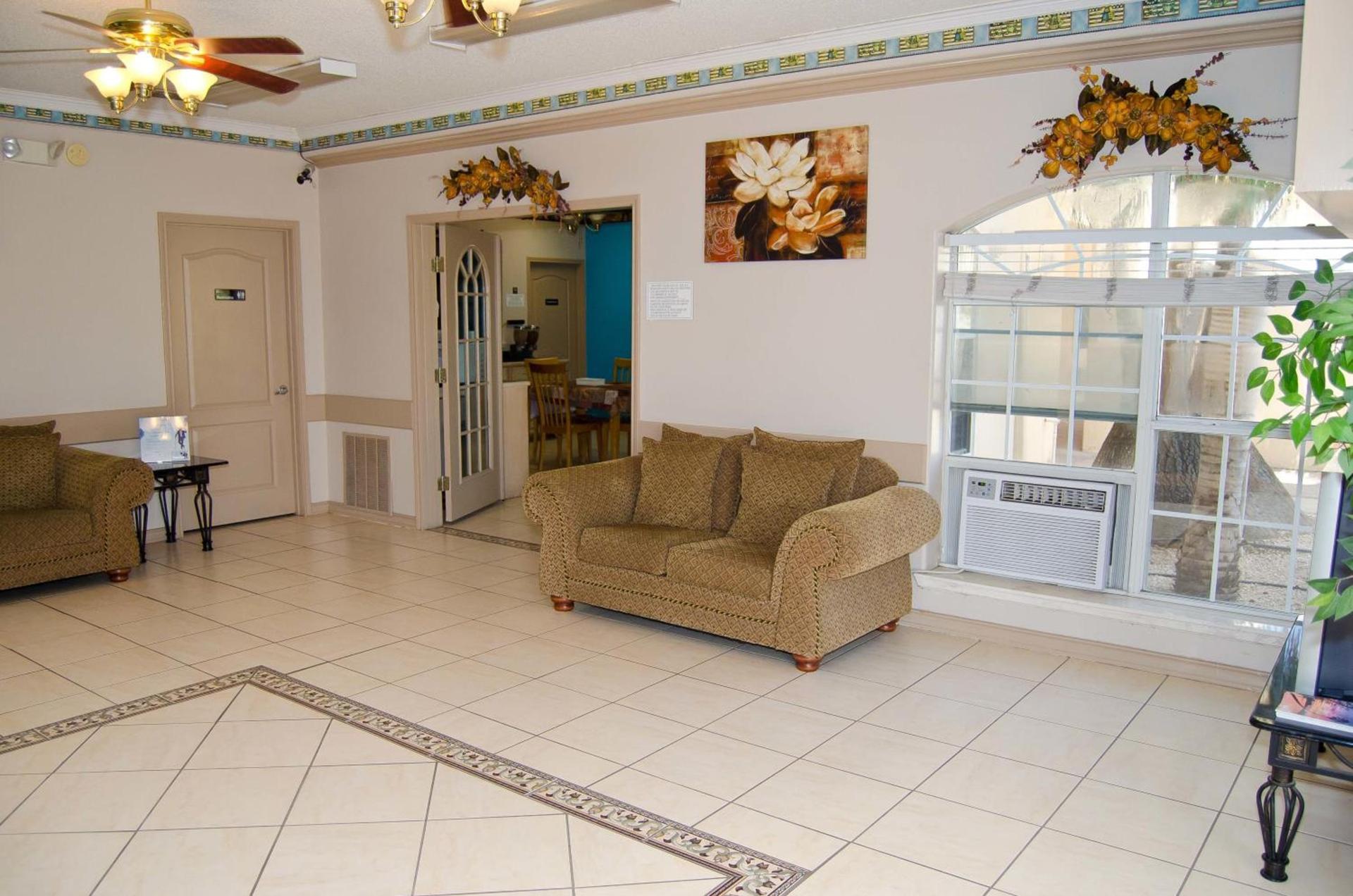 Texas Inn and Suites City Center at University Dr. photo 2