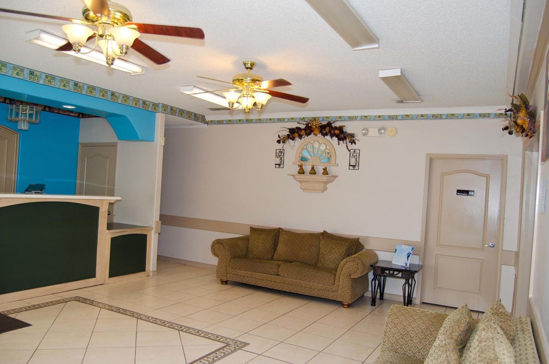 Texas Inn and Suites City Center at University Dr. photo 4