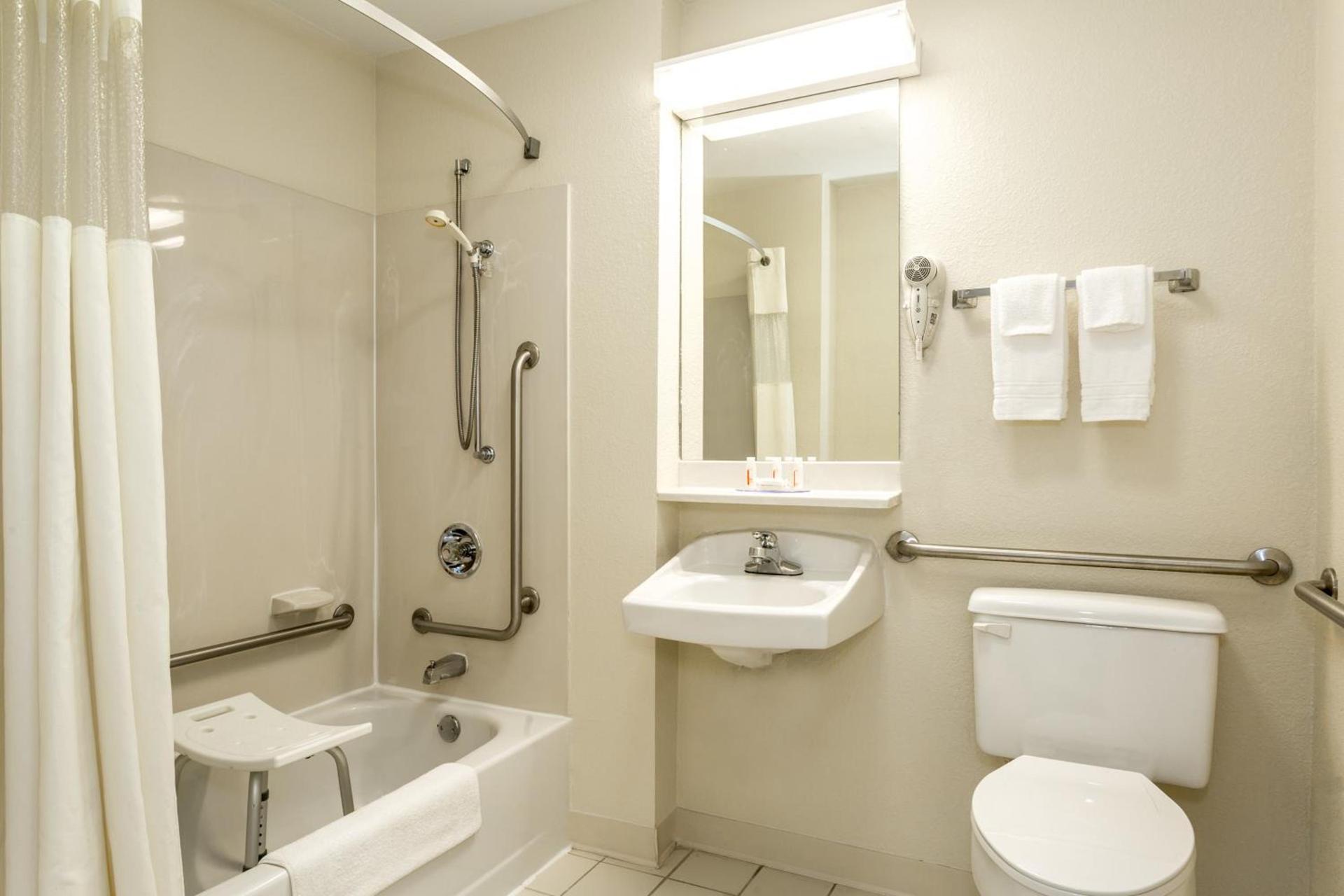Days Inn by Wyndham Florence Cincinnati Area photo 3