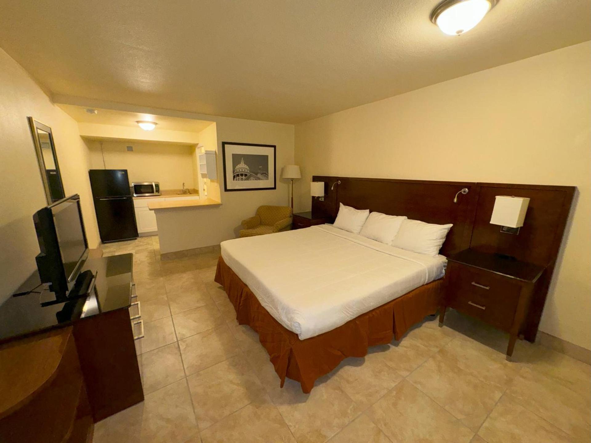 Big Chile Inn & Suites photo 5