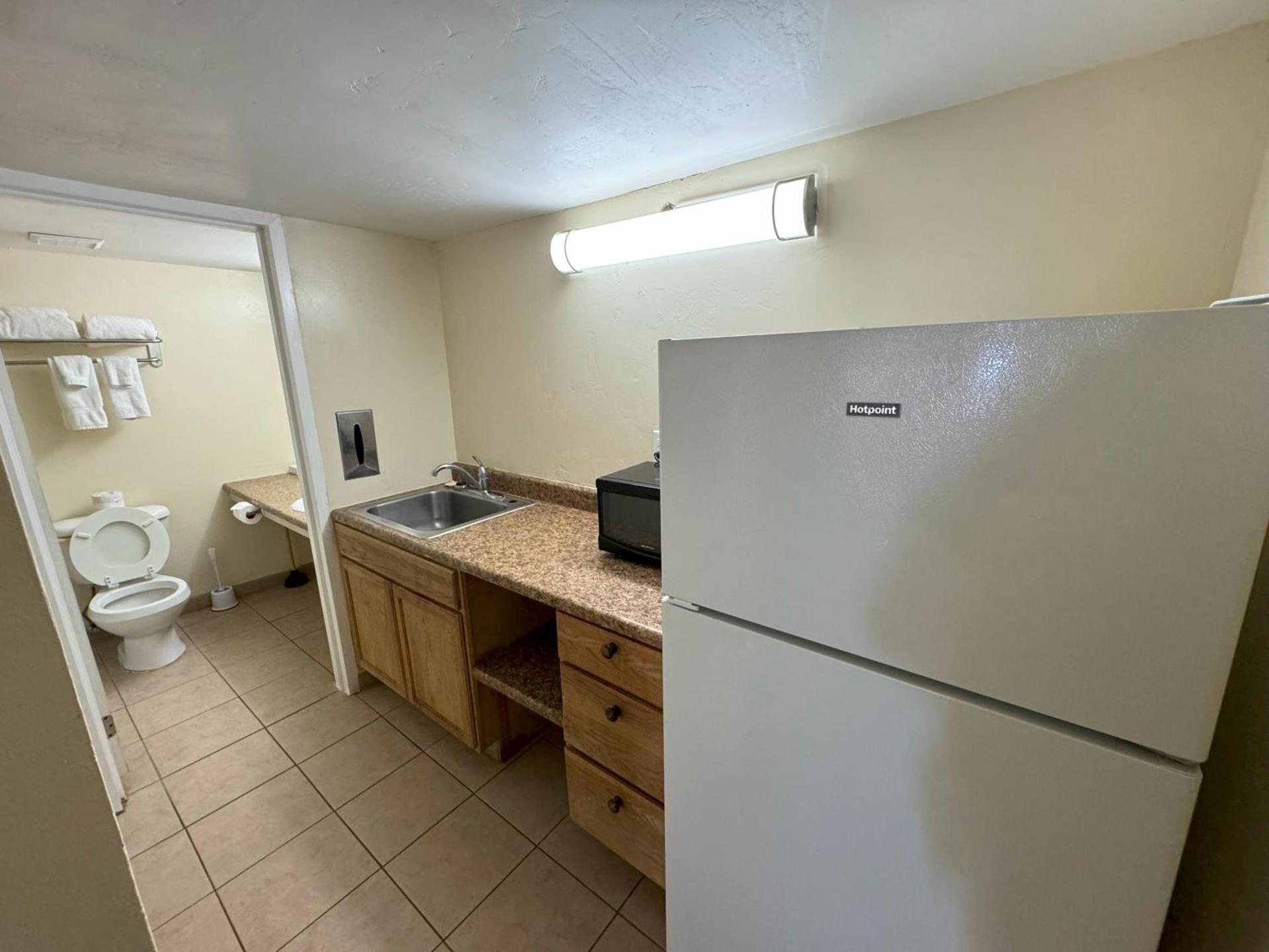 Big Chile Inn & Suites photo 9