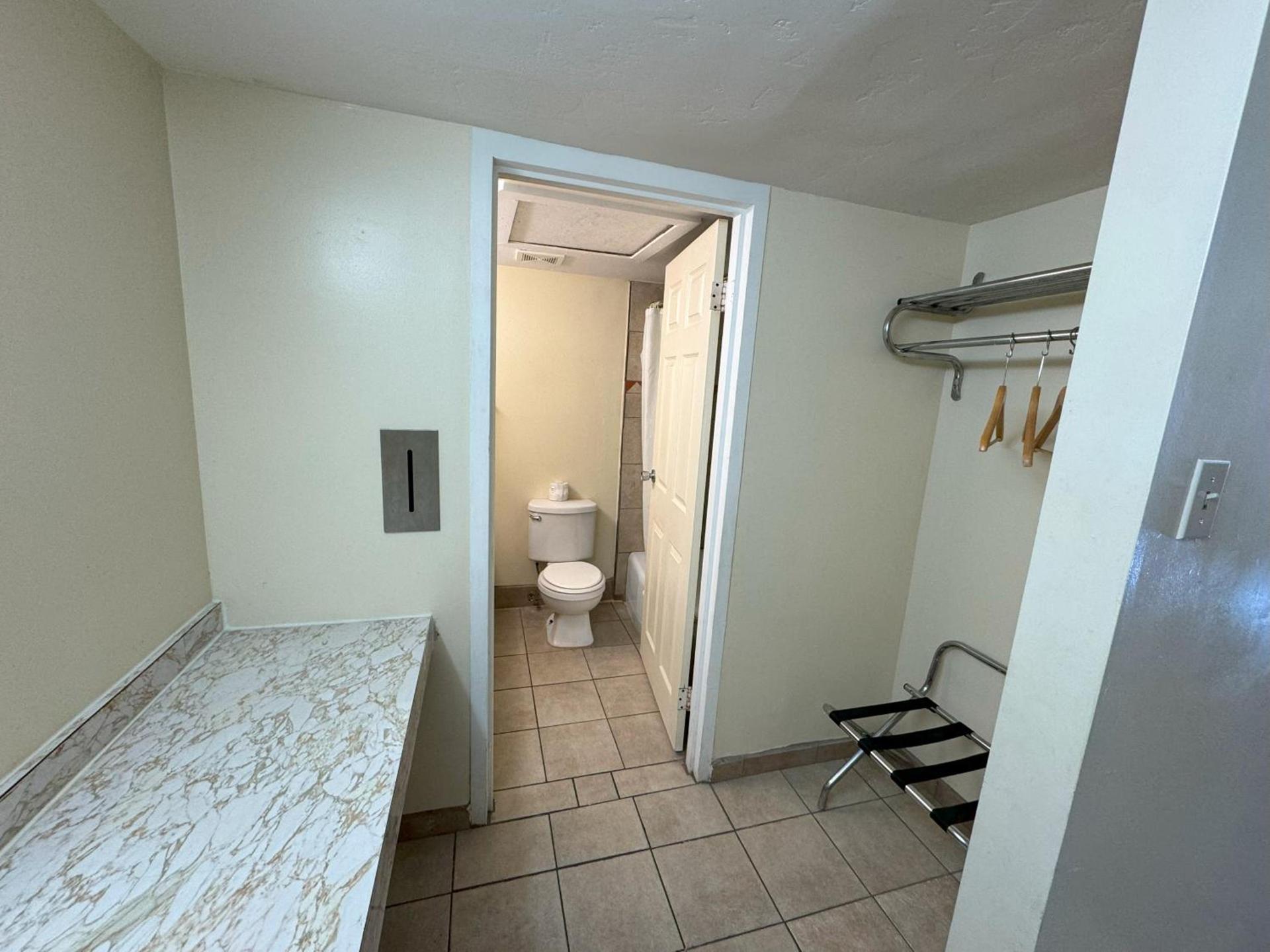 Big Chile Inn & Suites photo 11