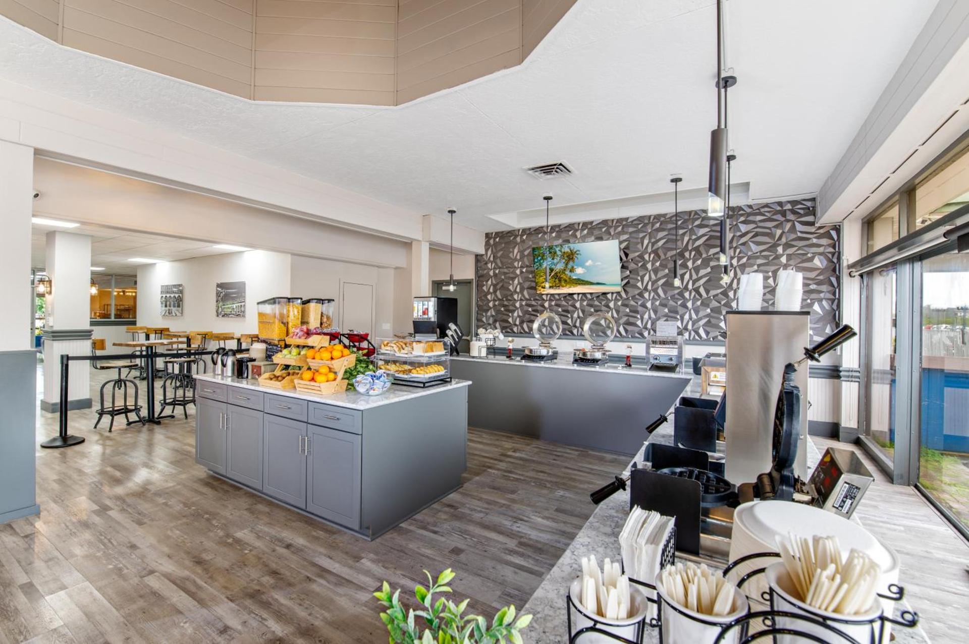 Ramada by Wyndham Sarasota Waterfront photo 44