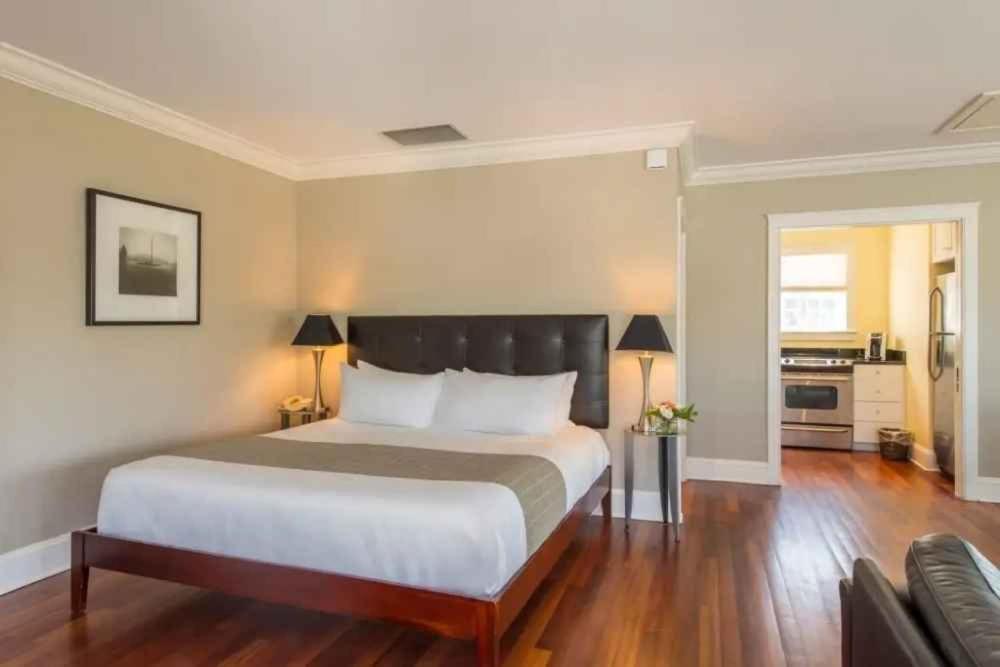 Breakwater Inn photo 19