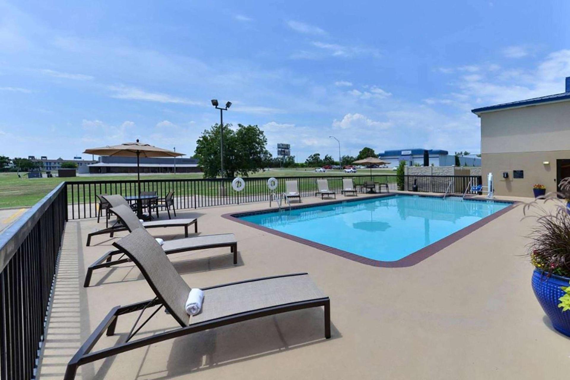 Baymont by Wyndham Ardmore I-35 photo 6