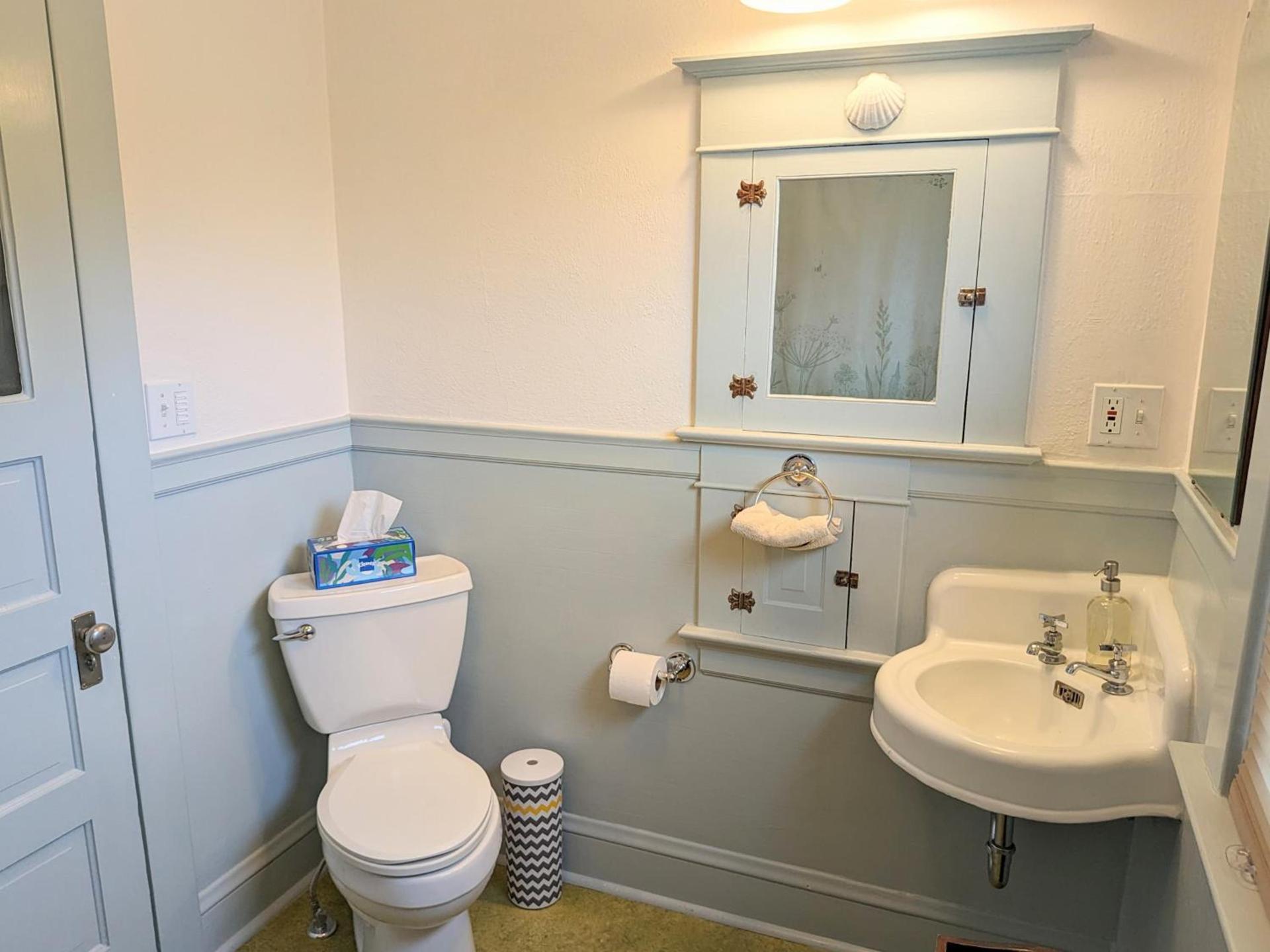 Bluebird Guesthouse photo 37