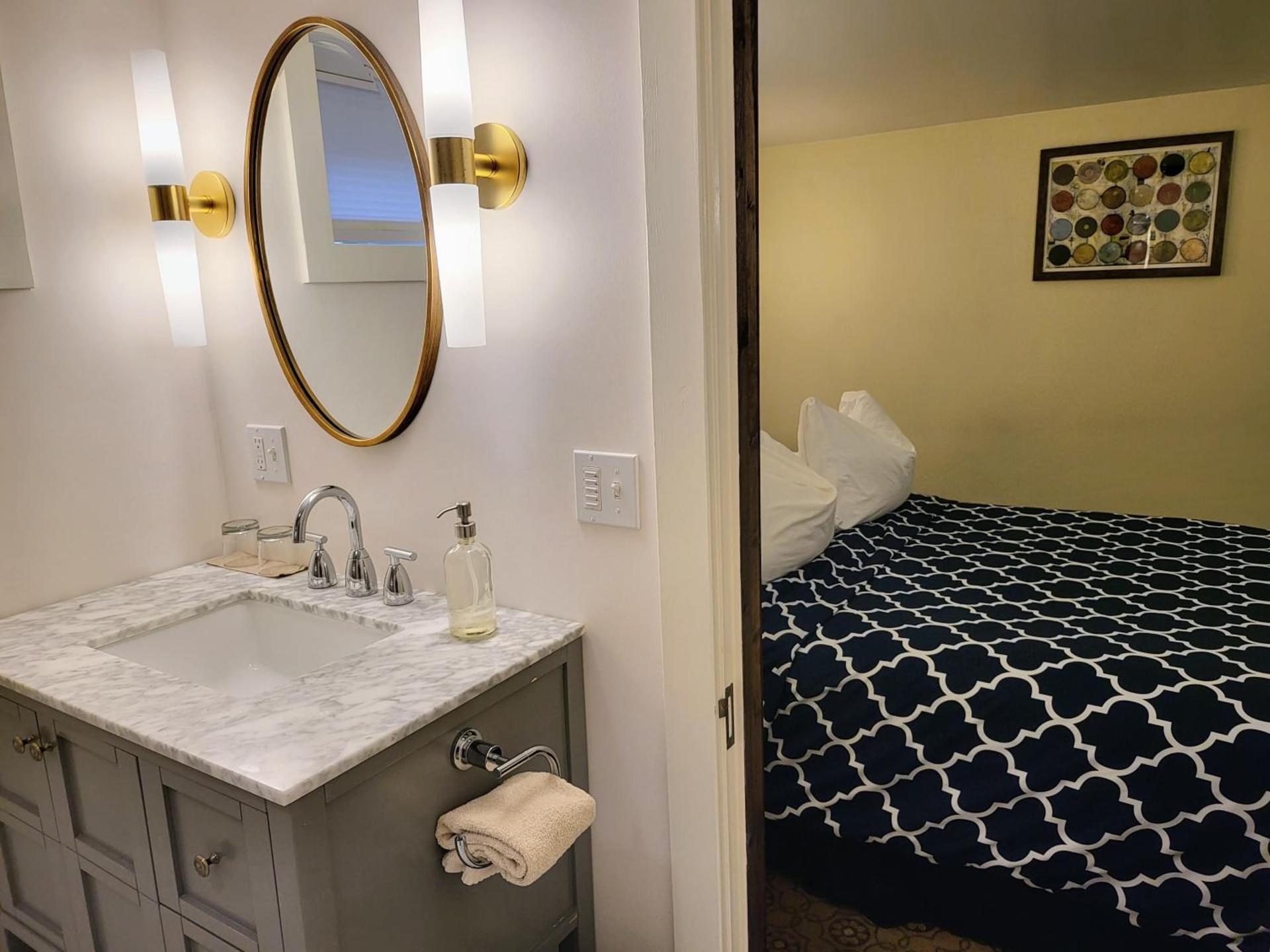 Bluebird Guesthouse photo 40