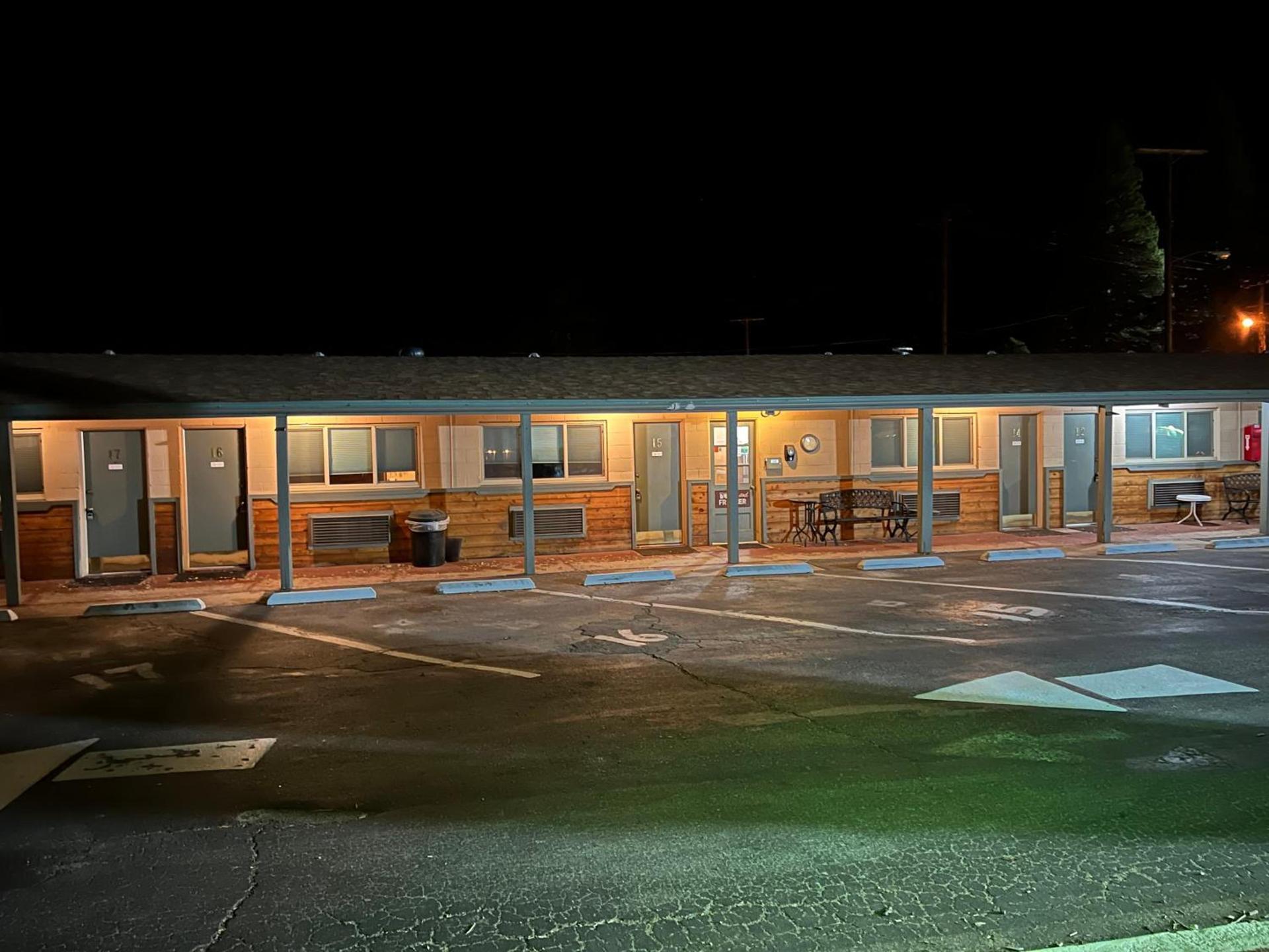 Starlight Motel photo 11