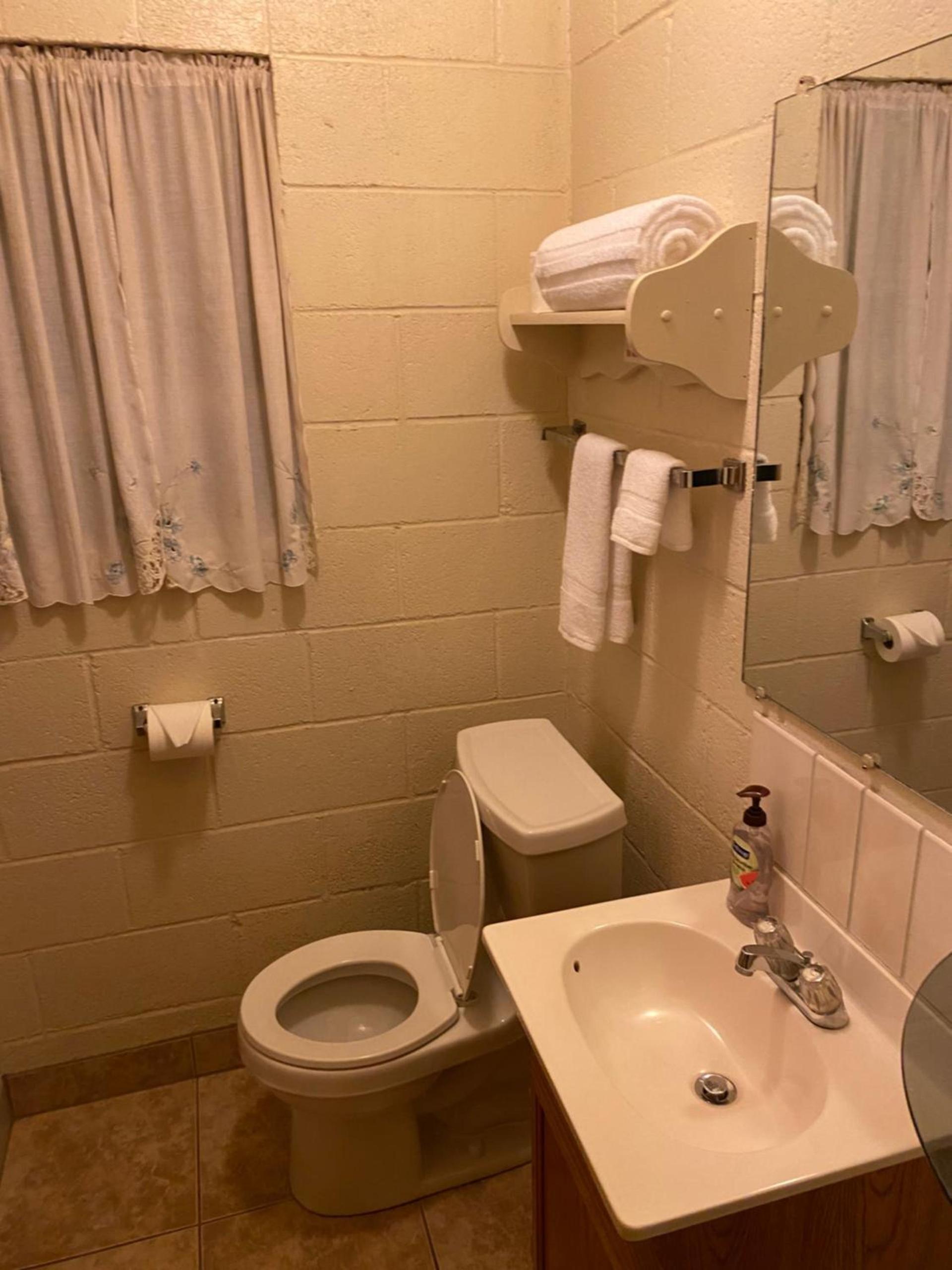 Starlight Motel photo 13