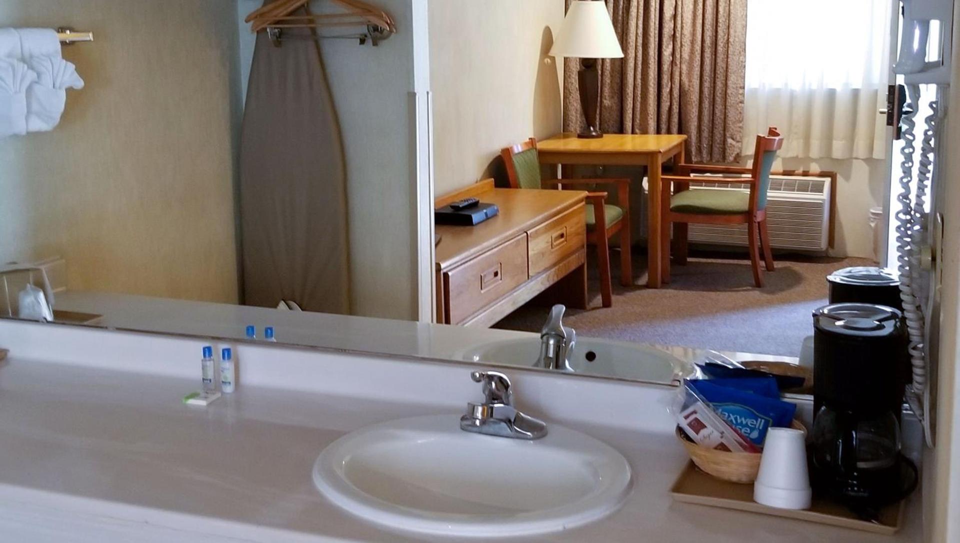 Magnuson Hotel Ely photo 31