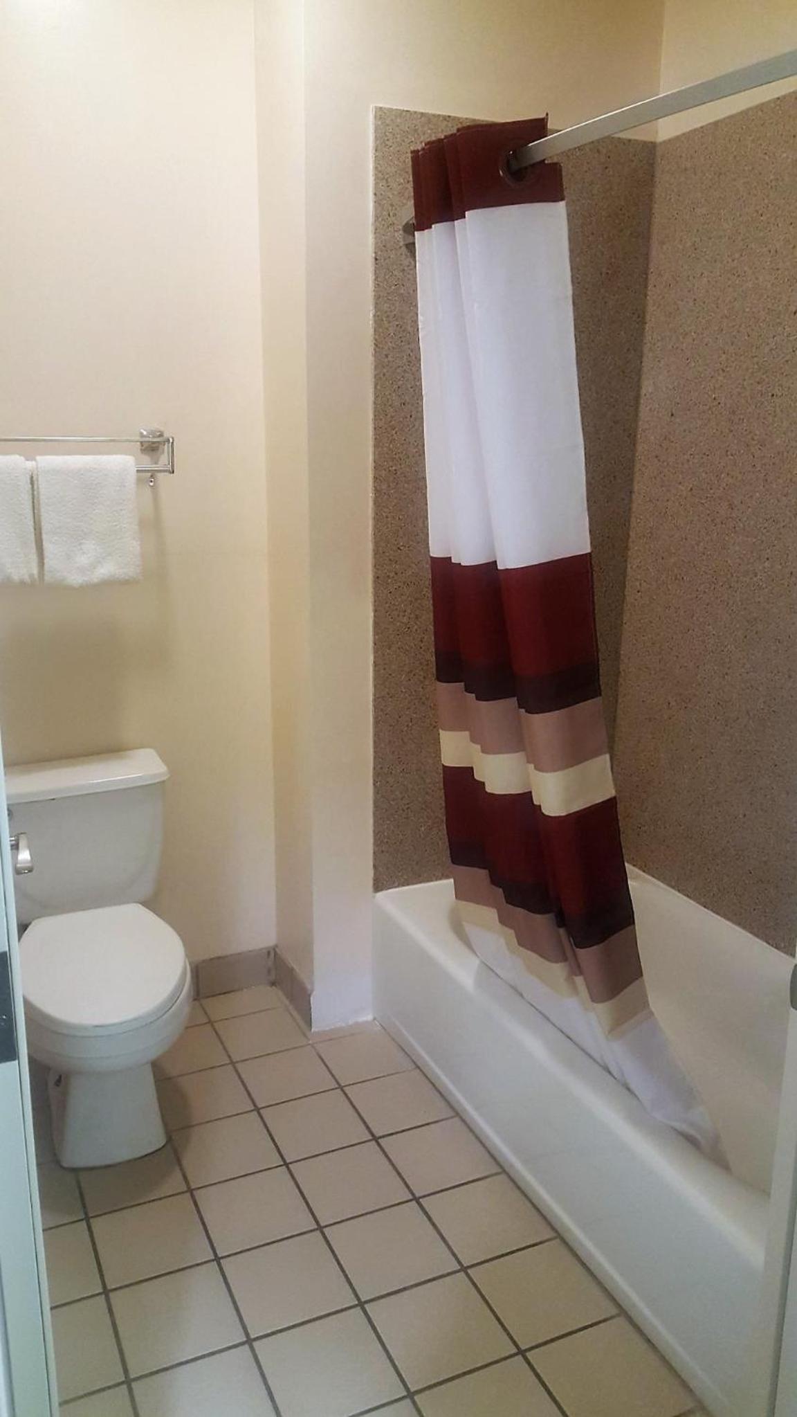 Red Roof Inn & Suites Houston – Humble/IAH Airport photo 10