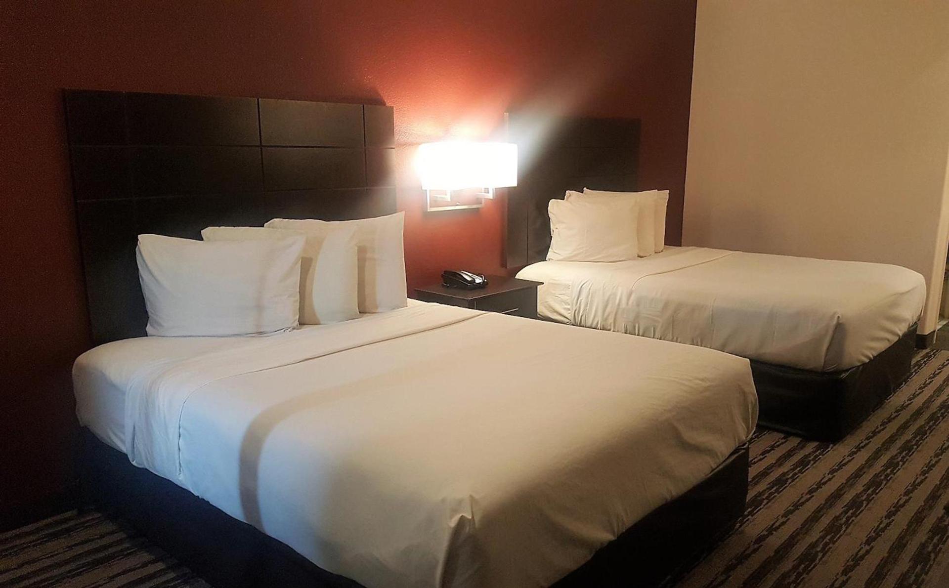 Red Roof Inn & Suites Houston – Humble/IAH Airport photo 14