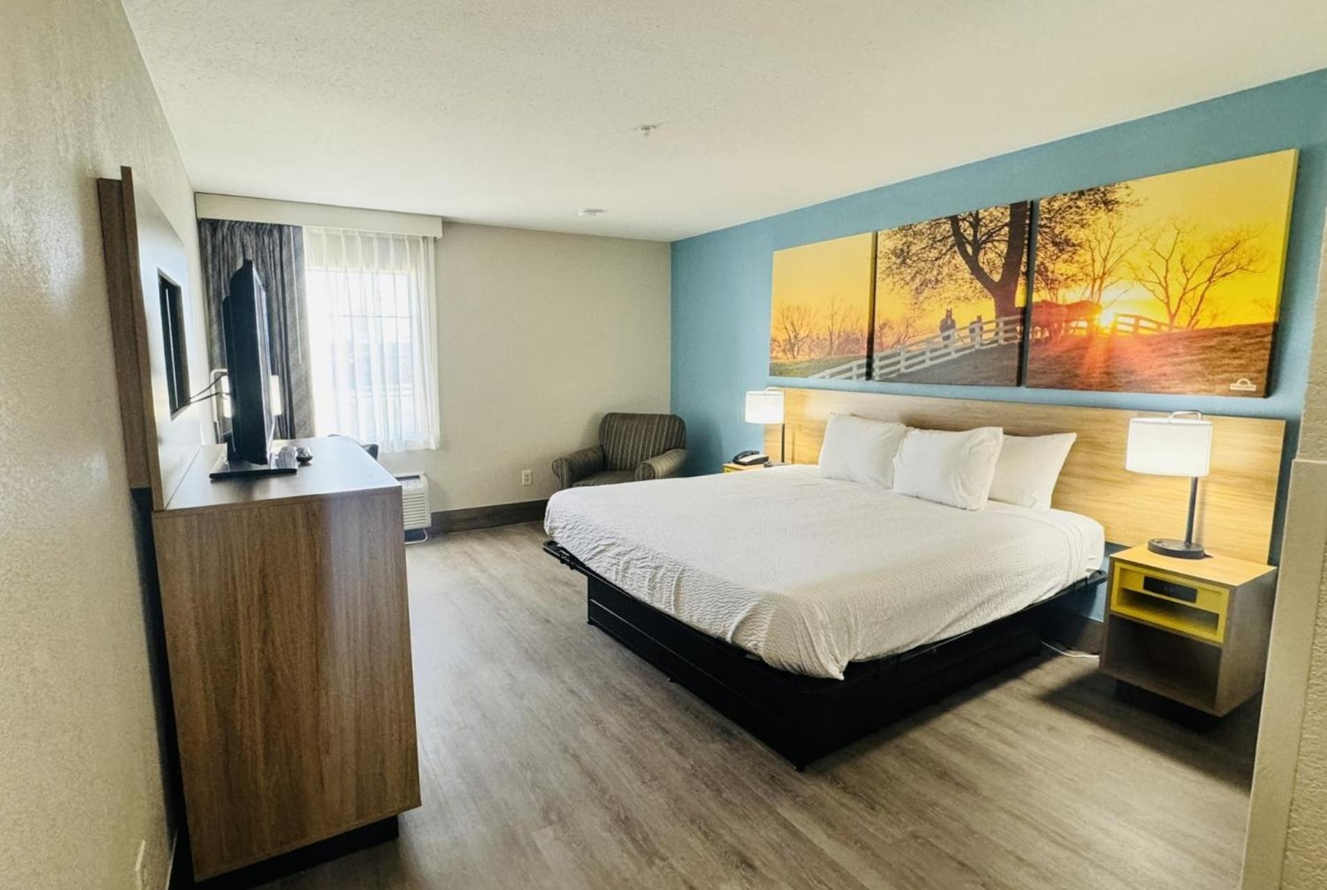 Days Inn by Wyndham Shawnee photo 12