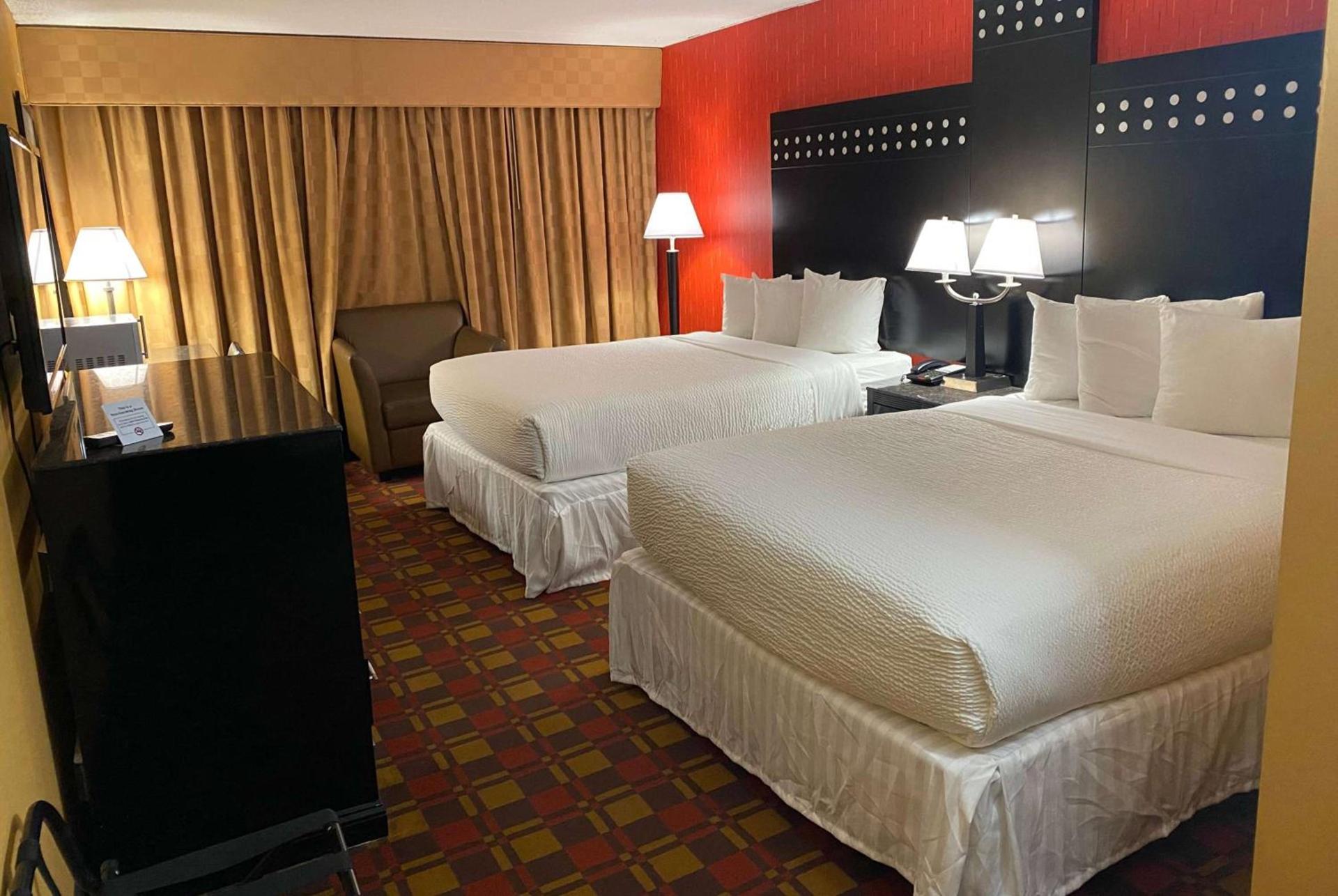 Ramada by Wyndham Rochelle Park Near Paramus photo 10