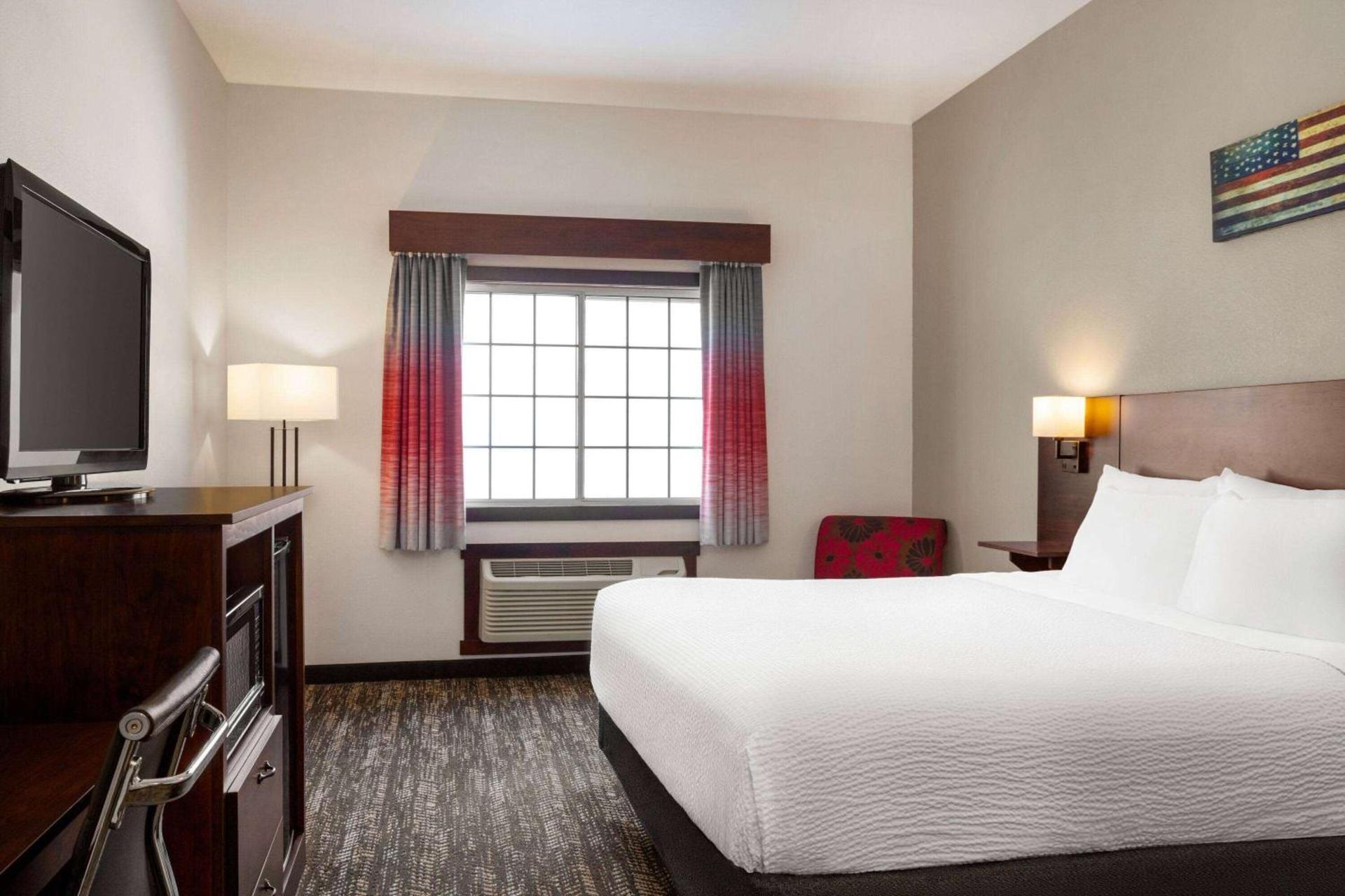 Ramada by Wyndham Richland Center photo 4