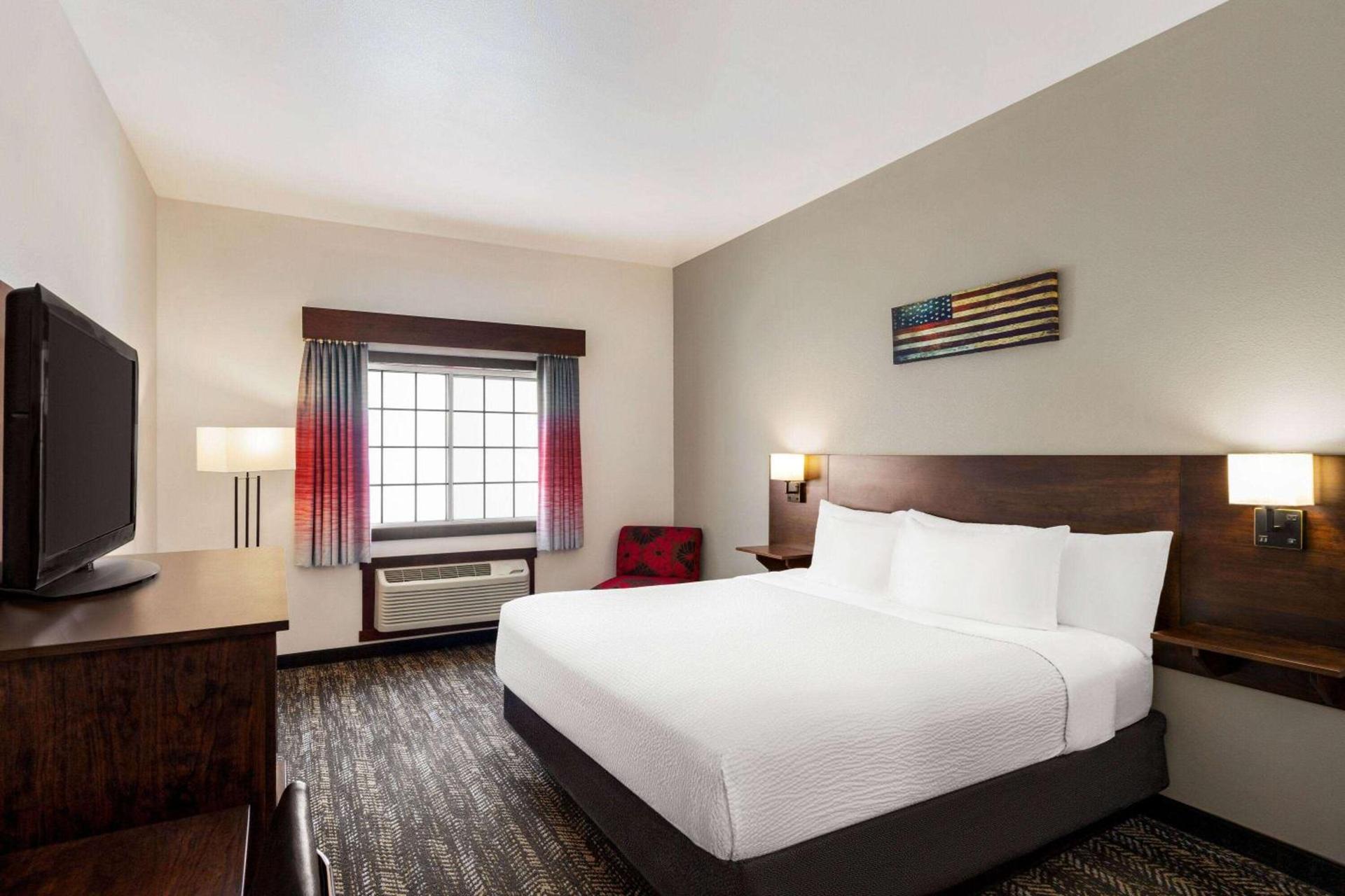 Ramada by Wyndham Richland Center photo 5