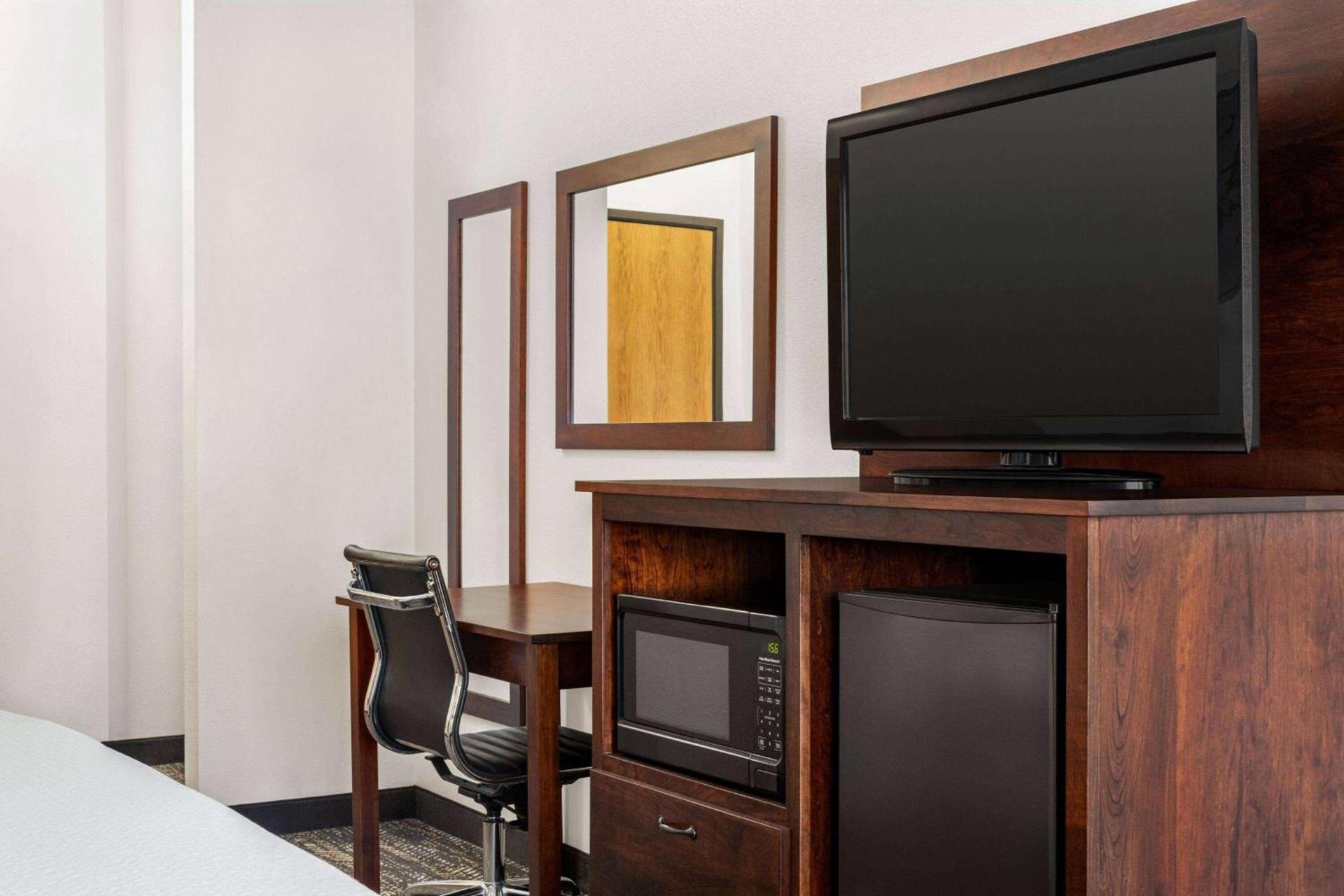 Ramada by Wyndham Richland Center photo 6