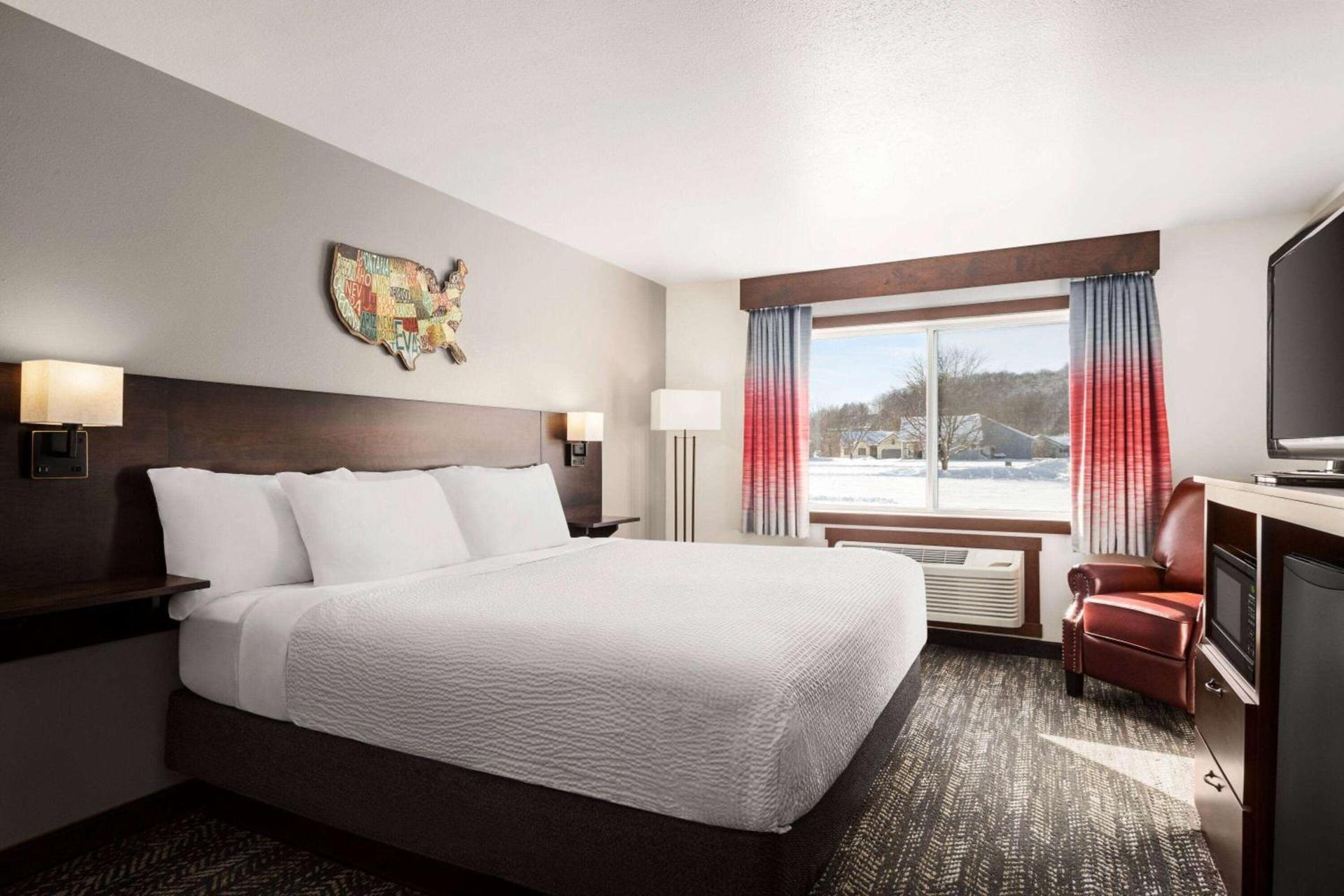 Ramada by Wyndham Richland Center photo 7