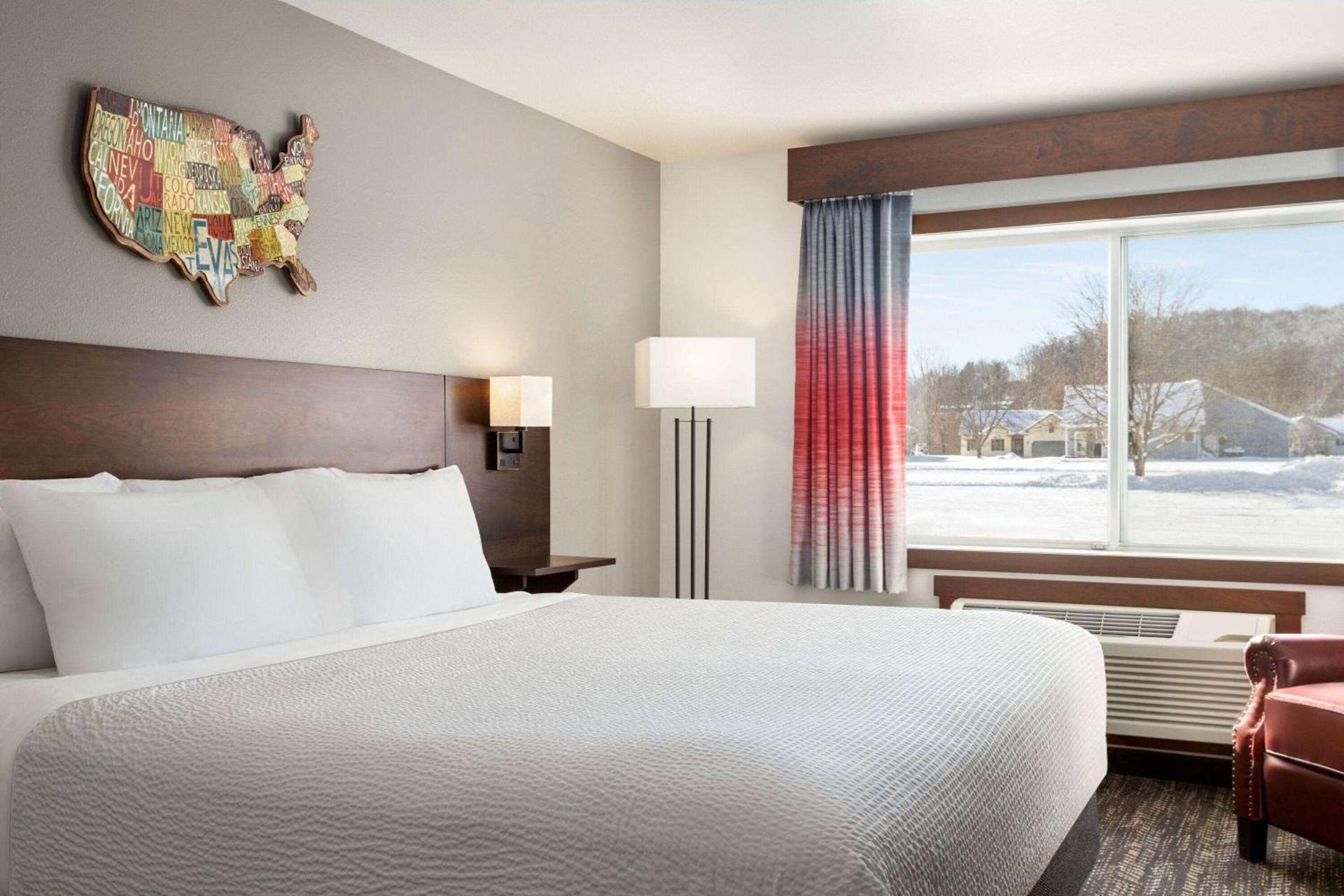 Ramada by Wyndham Richland Center photo 8