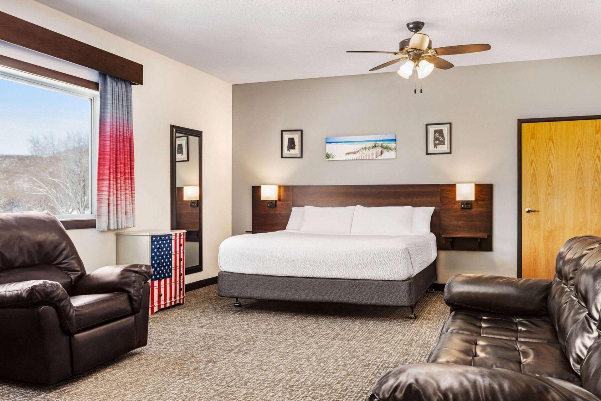 Ramada by Wyndham Richland Center photo 12