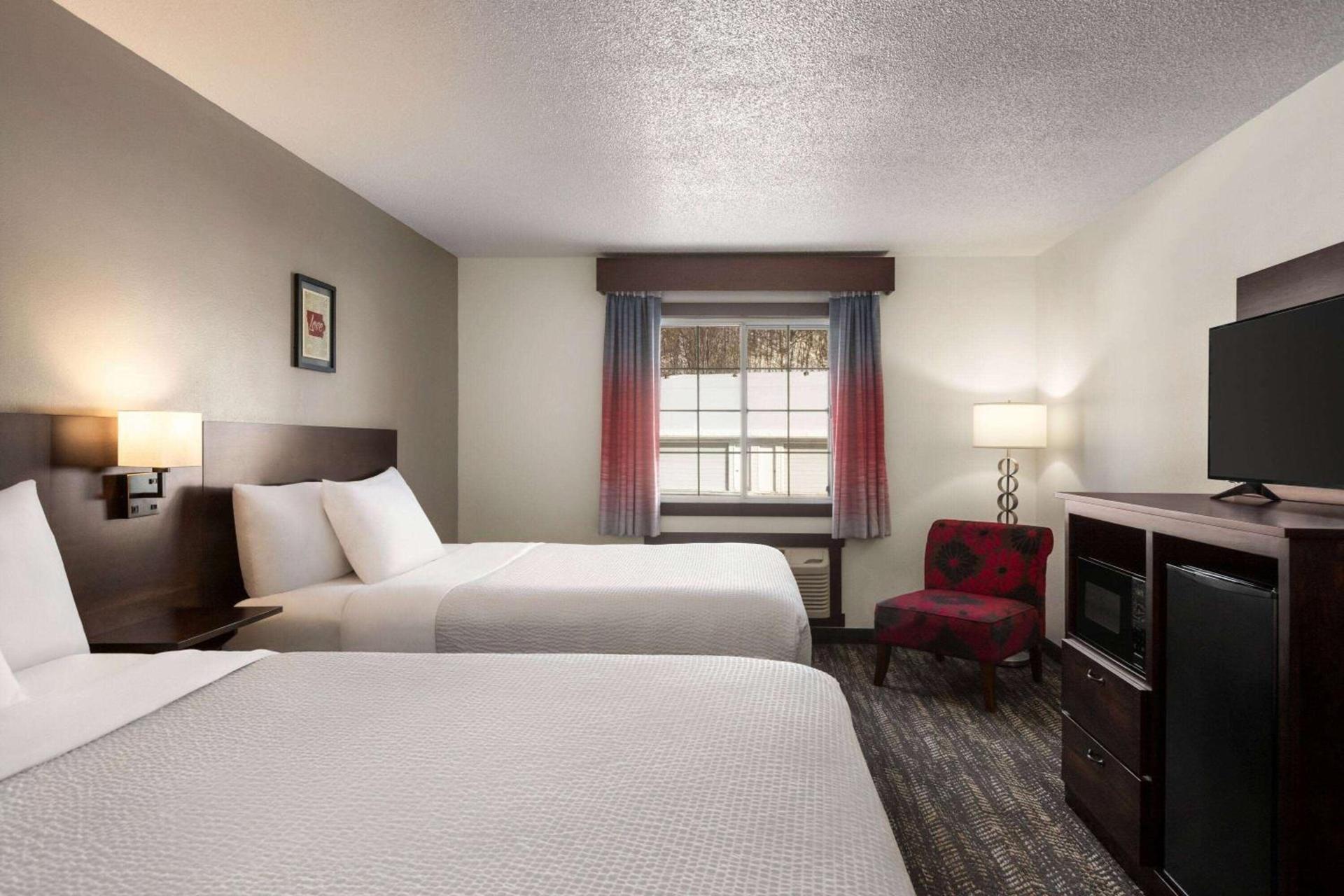 Ramada by Wyndham Richland Center photo 19