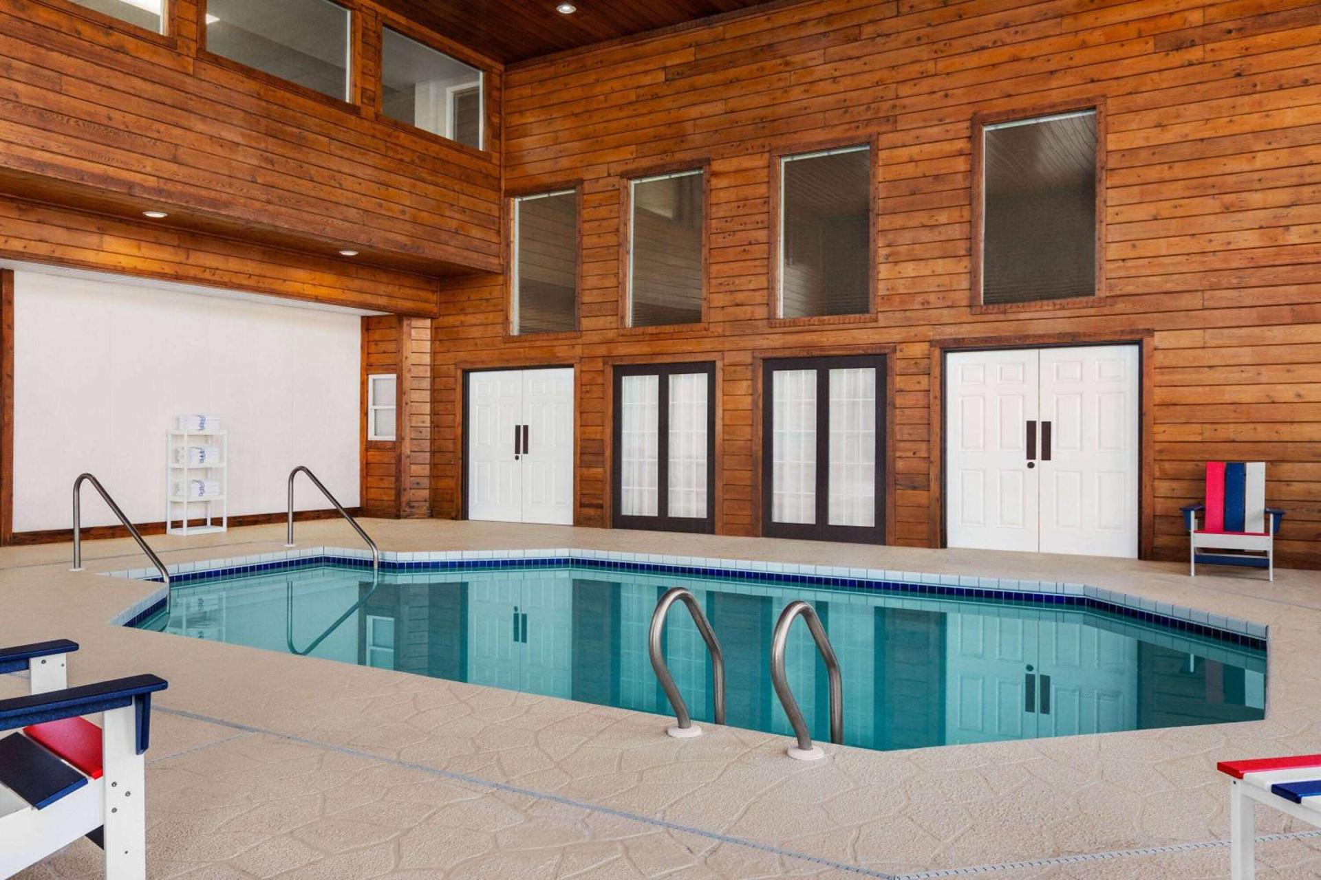 Ramada by Wyndham Richland Center photo 33