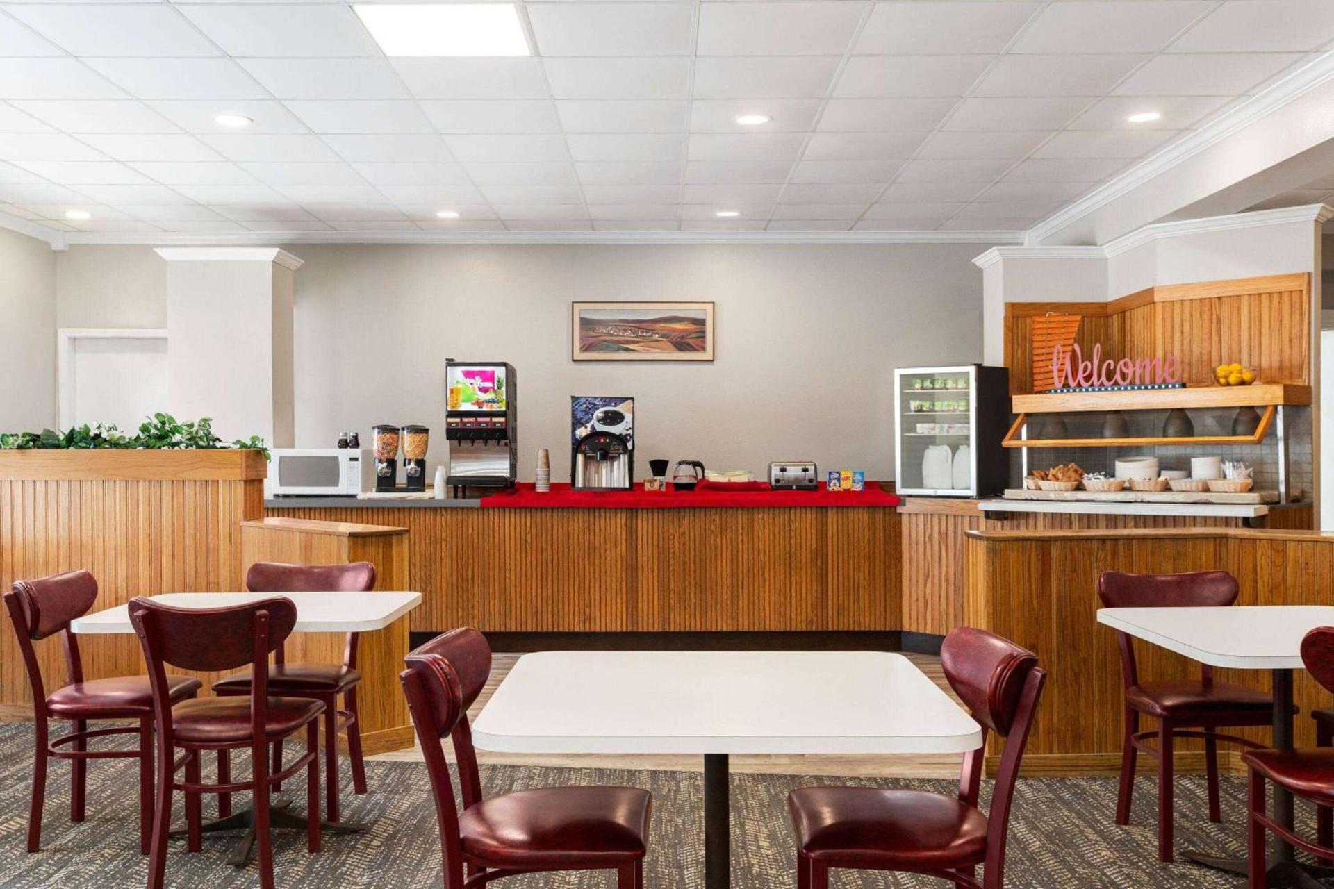 Ramada by Wyndham Richland Center photo 35