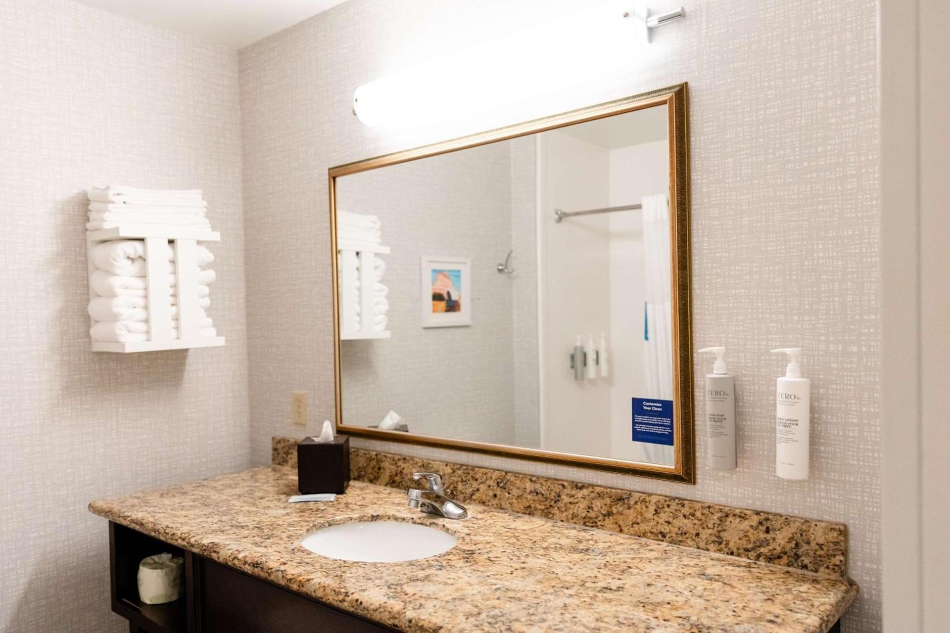 Hampton Inn & Suites Scottsbluff photo 10