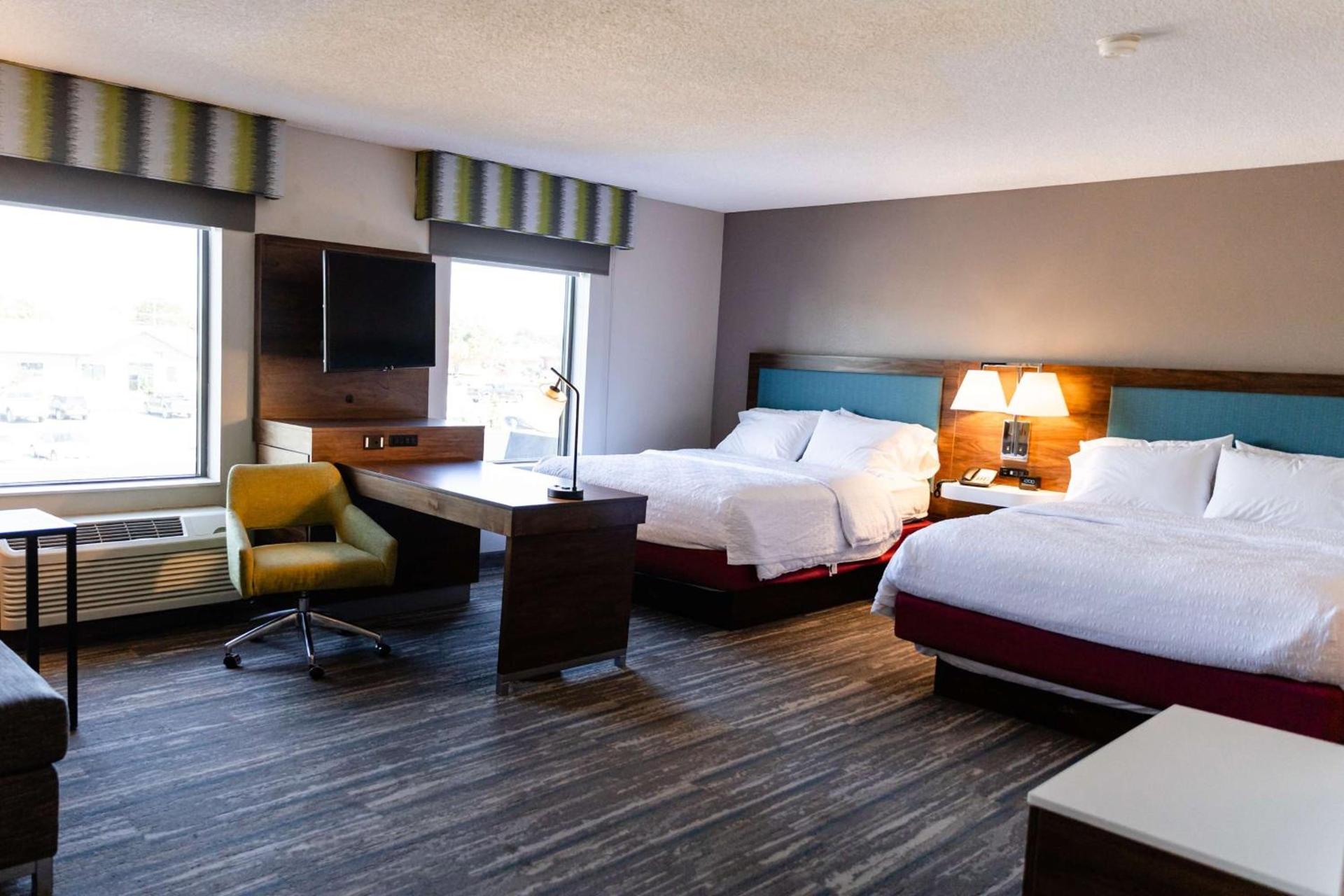 Hampton Inn & Suites Scottsbluff photo 11