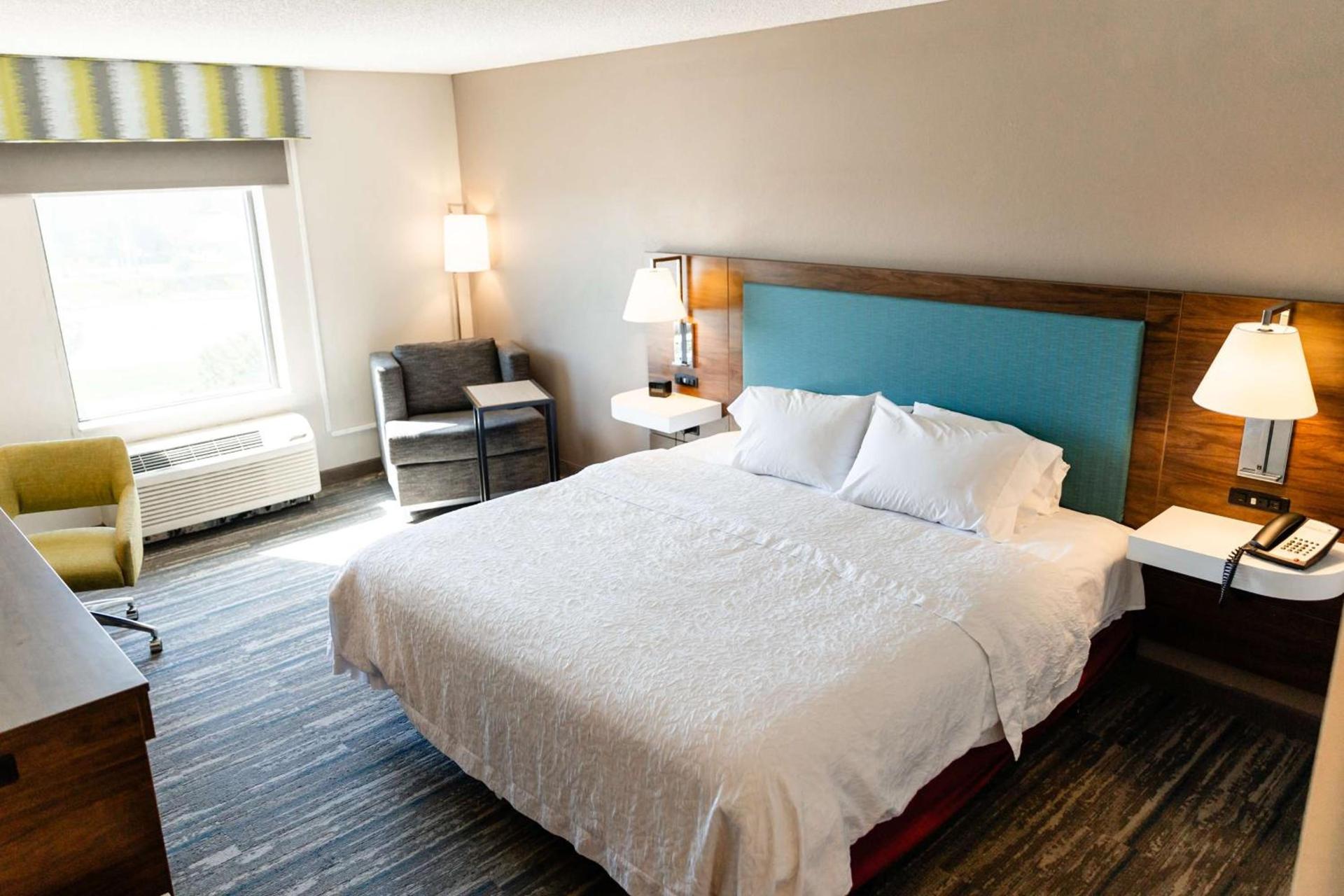 Hampton Inn & Suites Scottsbluff photo 13