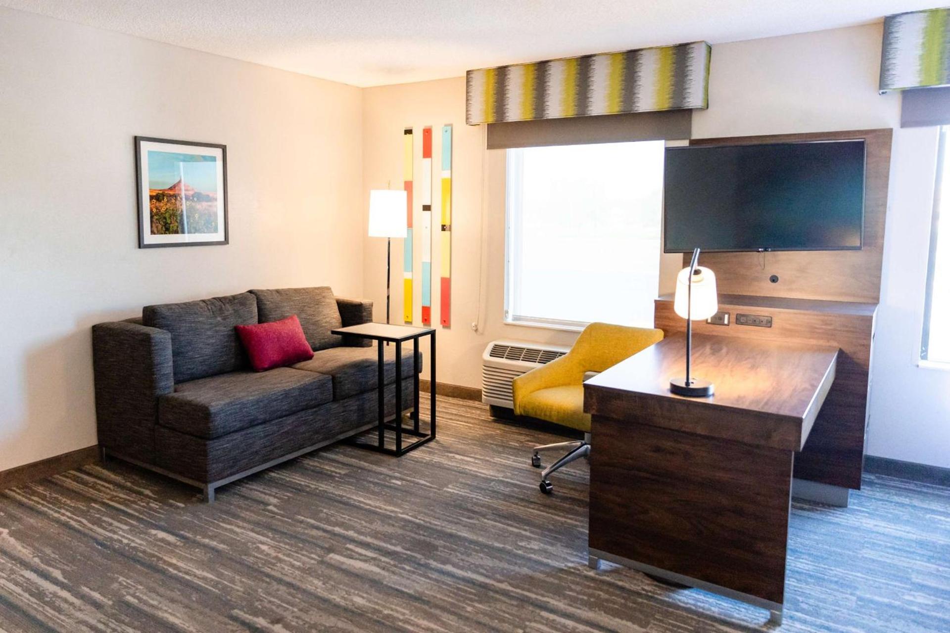 Hampton Inn & Suites Scottsbluff photo 14