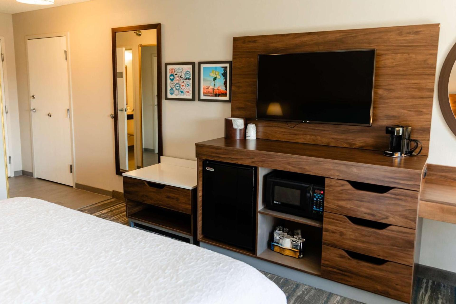 Hampton Inn & Suites Scottsbluff photo 15