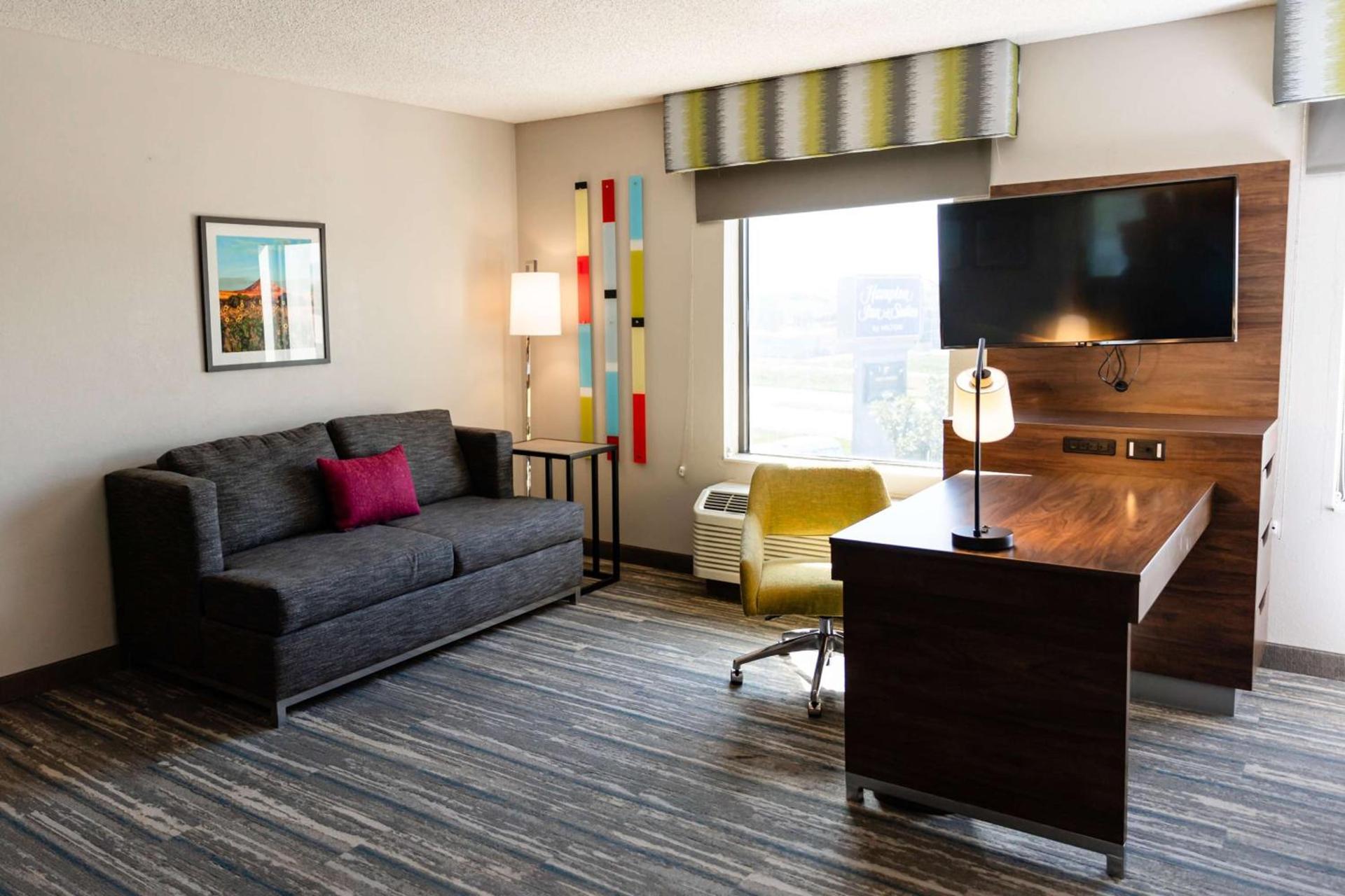 Hampton Inn & Suites Scottsbluff photo 16