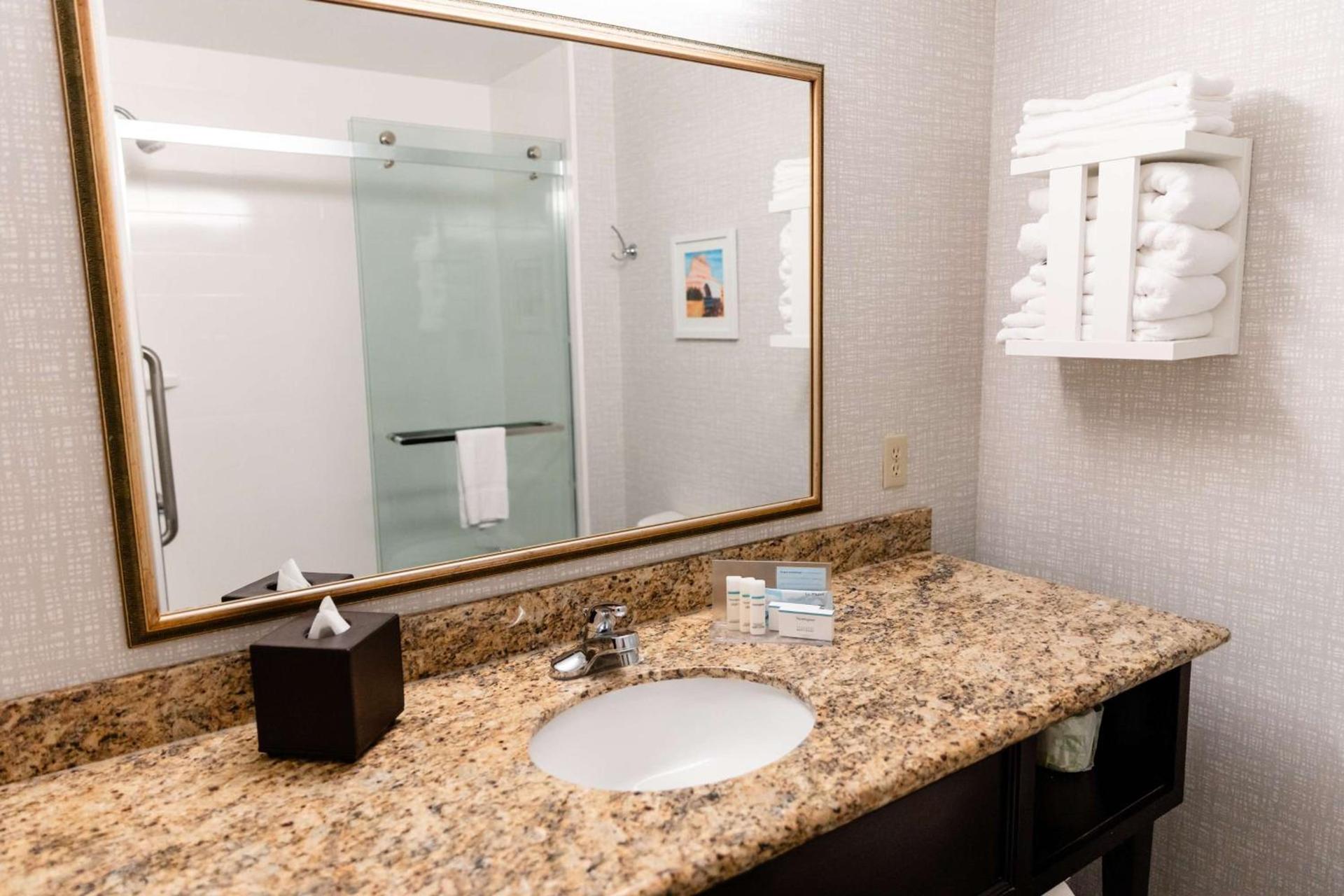Hampton Inn & Suites Scottsbluff photo 28