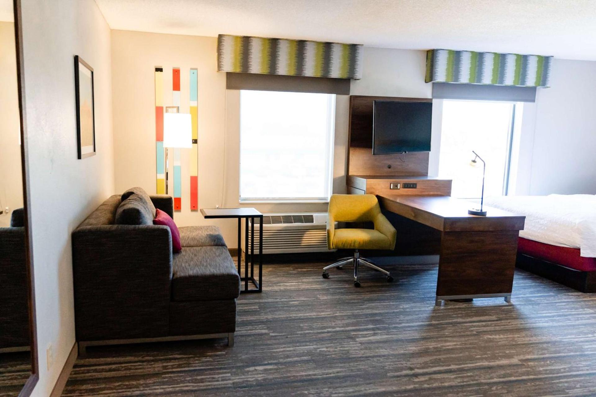 Hampton Inn & Suites Scottsbluff photo 32