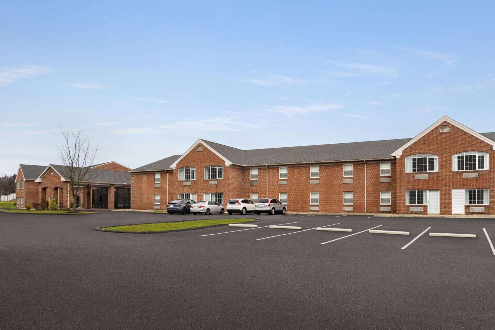 Days Inn & Suites by Wyndham Lancaster Amish Country photo 20