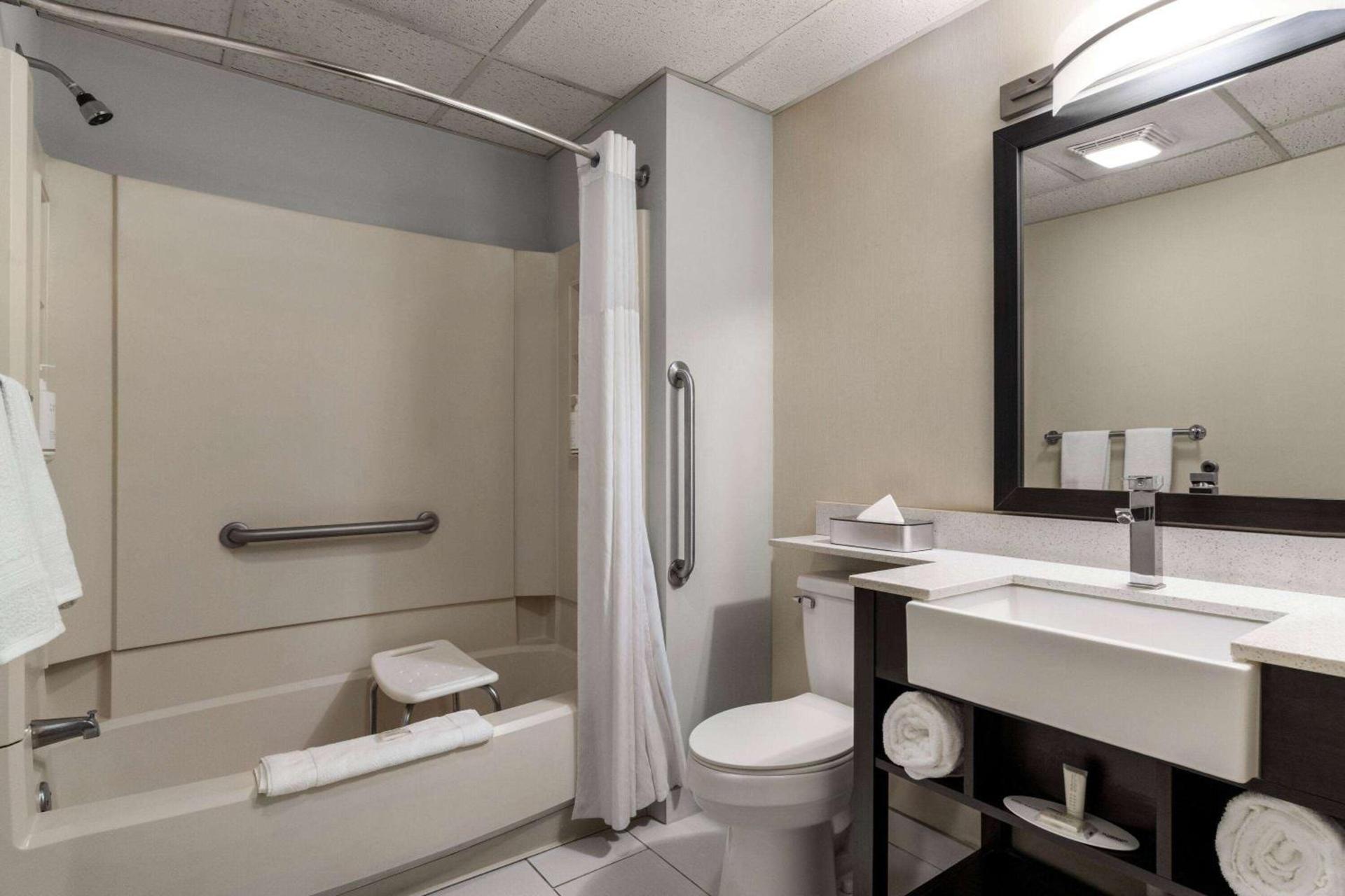 Days Inn & Suites by Wyndham Lancaster Amish Country photo 23