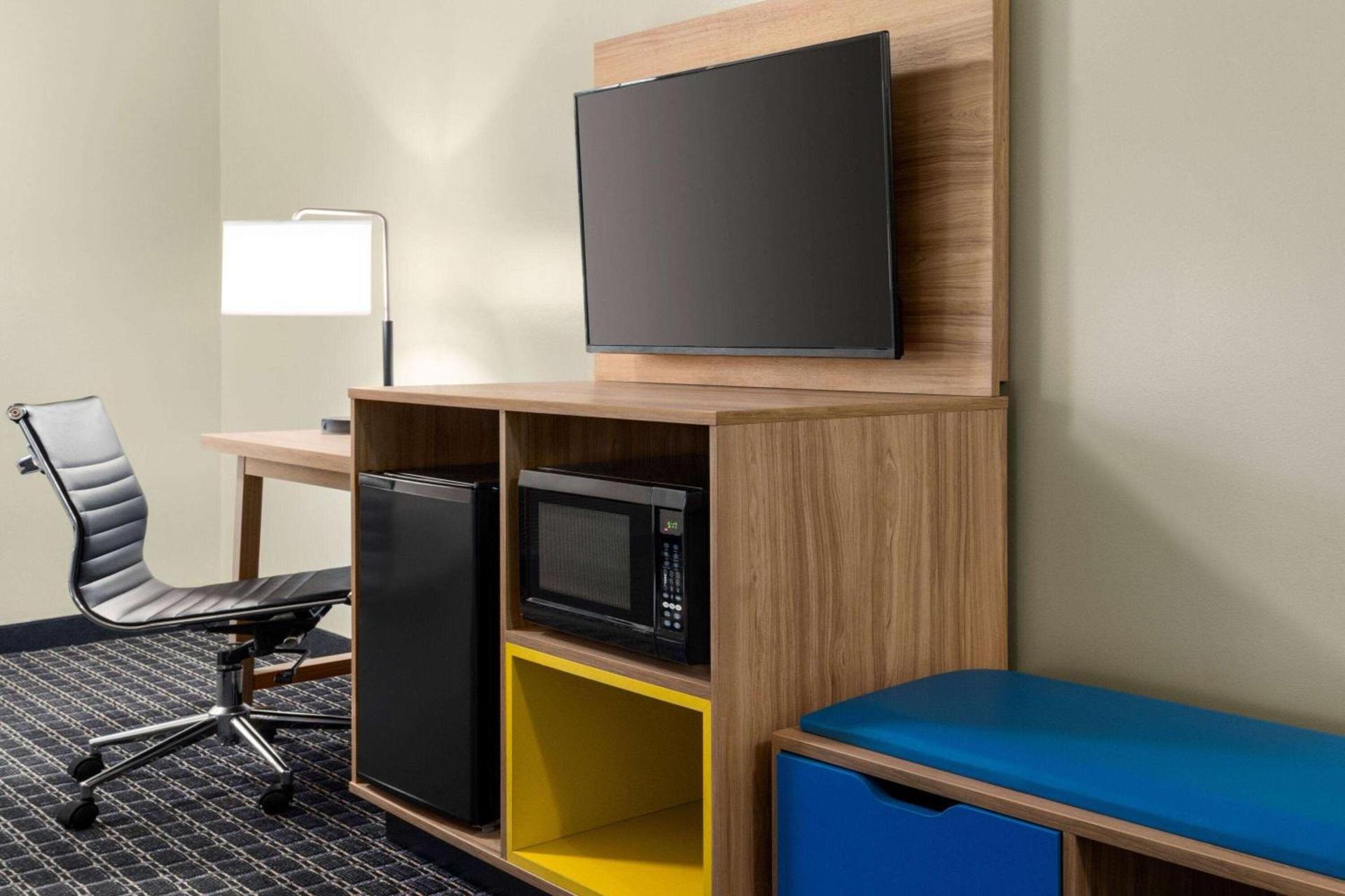 Days Inn & Suites by Wyndham Lancaster Amish Country photo 25