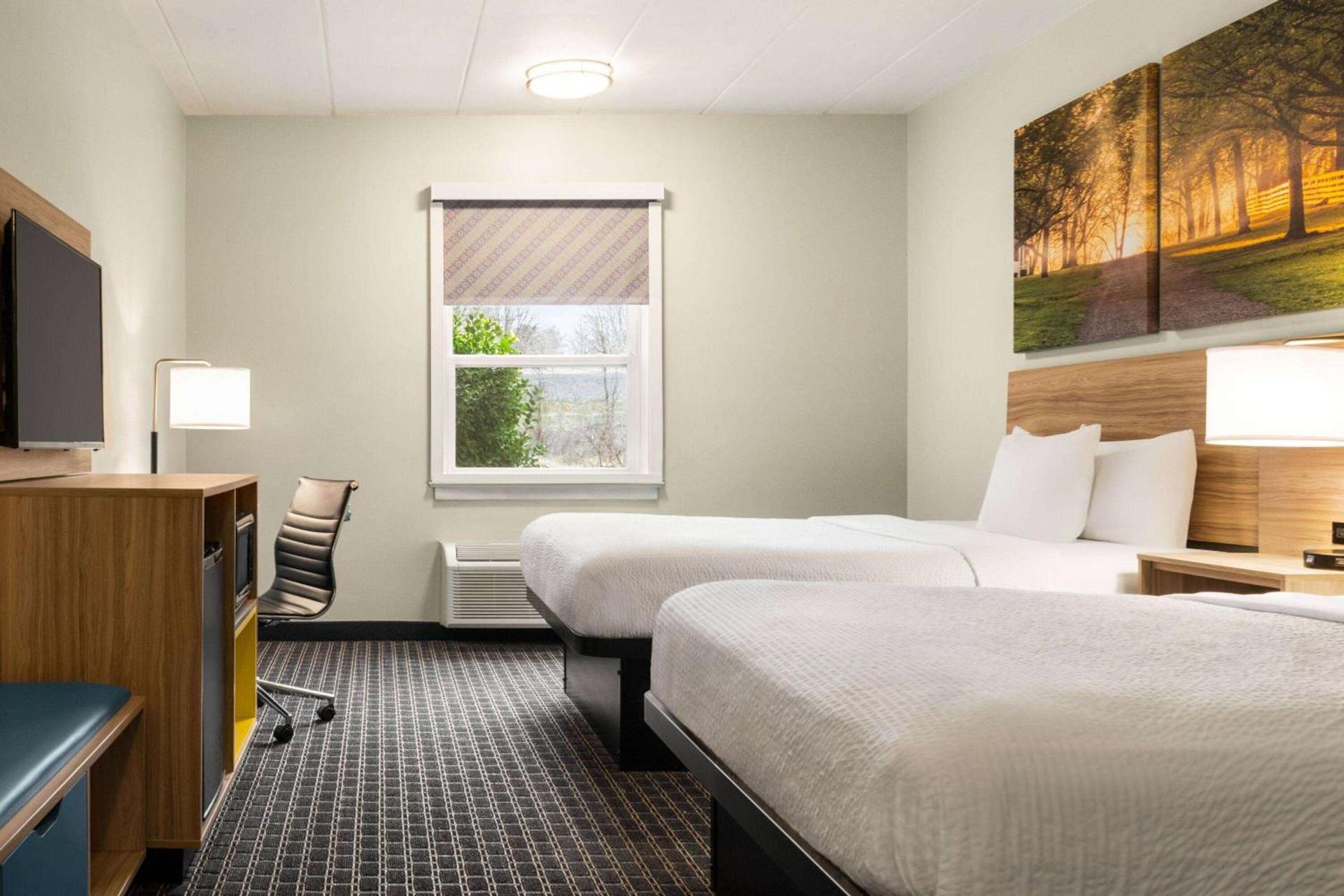 Days Inn & Suites by Wyndham Lancaster Amish Country photo 28