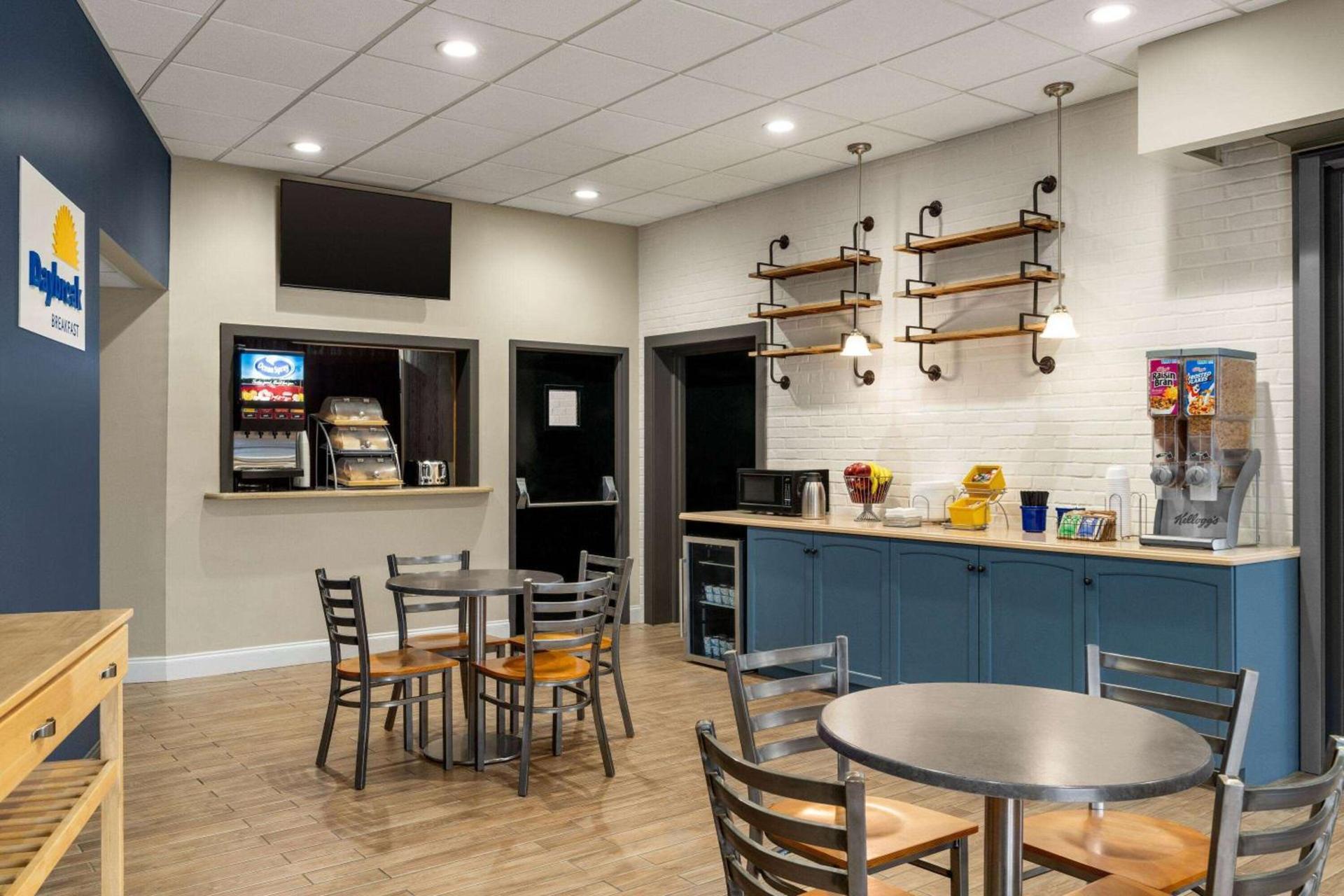 Days Inn & Suites by Wyndham Lancaster Amish Country photo 37