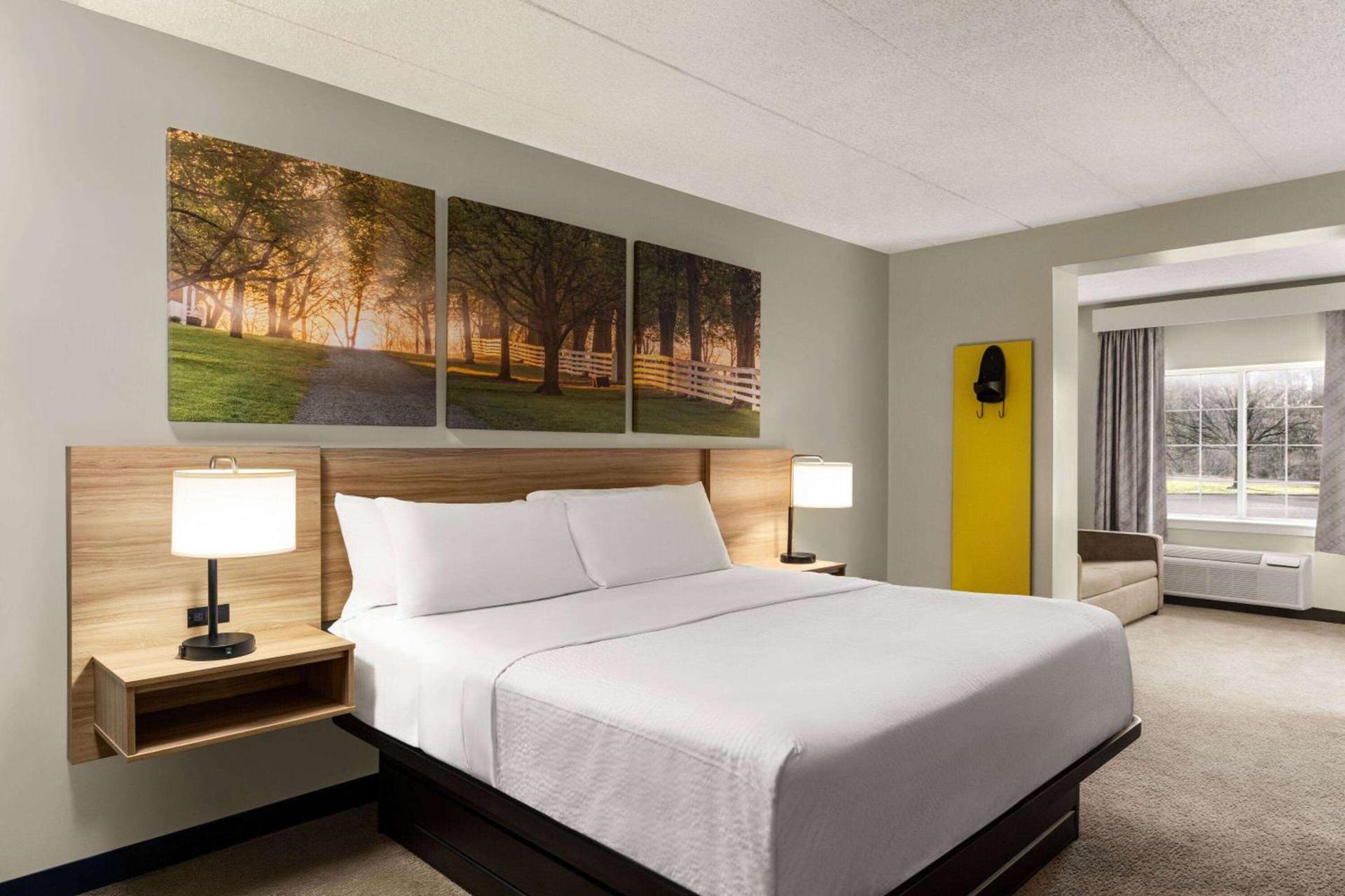 Days Inn & Suites by Wyndham Lancaster Amish Country photo 41