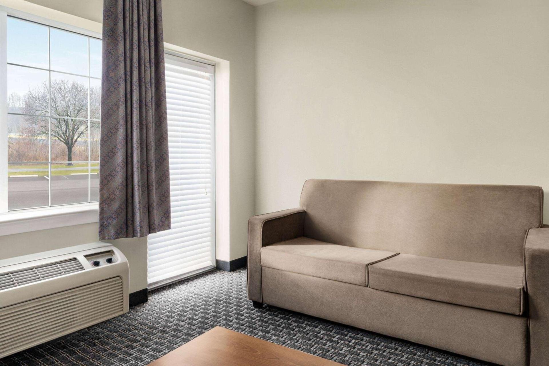 Days Inn & Suites by Wyndham Lancaster Amish Country photo 44