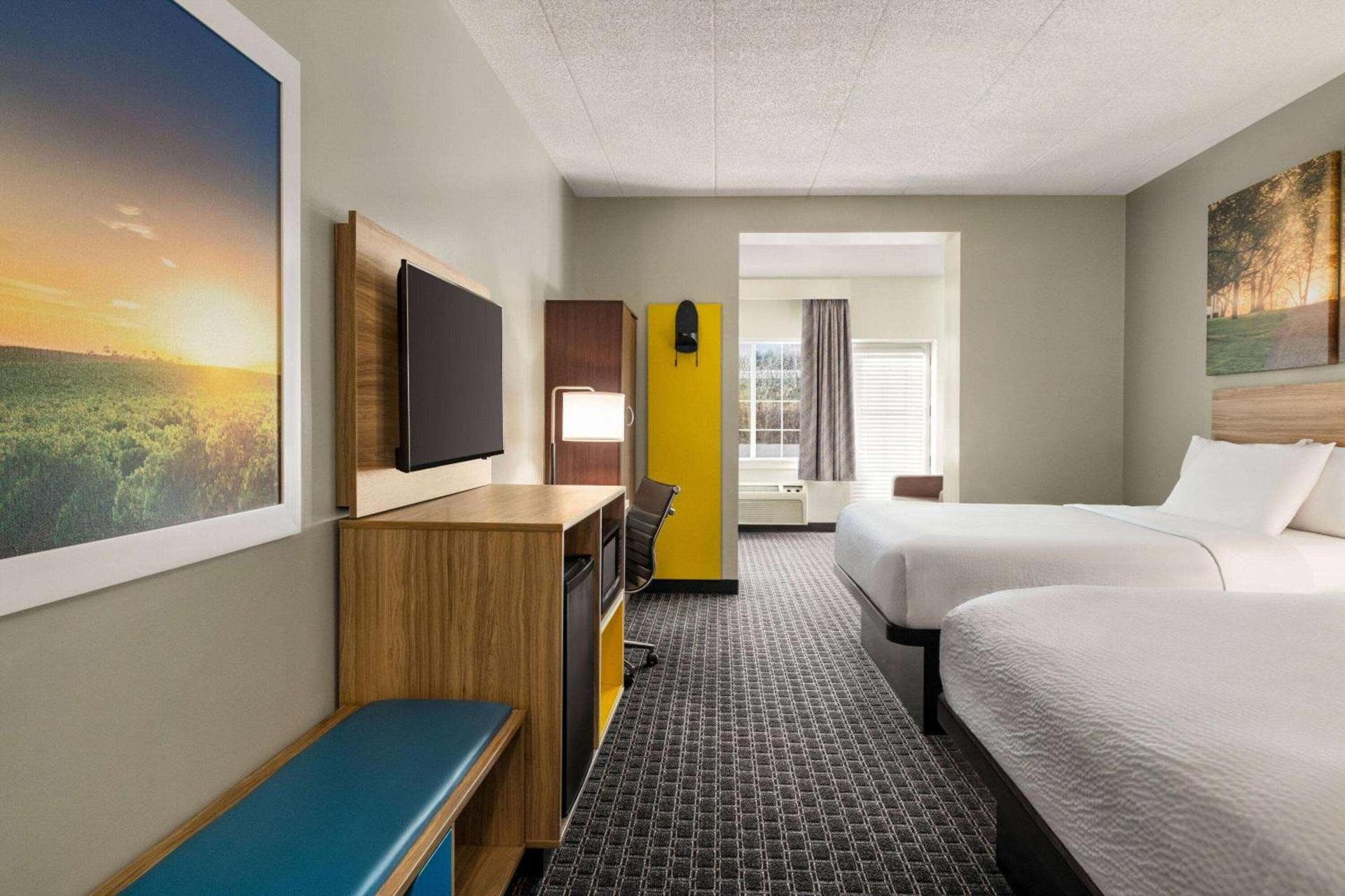 Days Inn & Suites by Wyndham Lancaster Amish Country photo 46