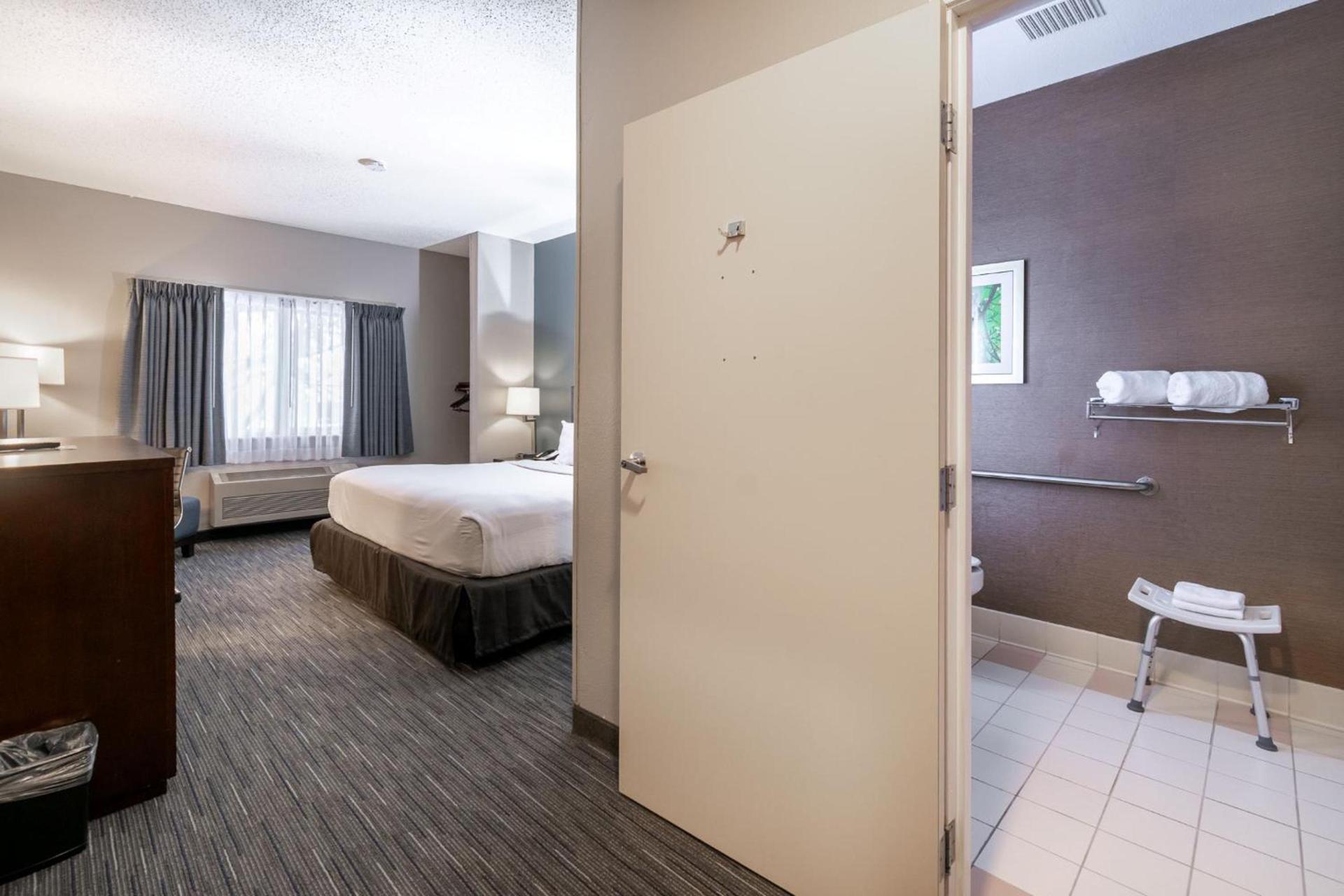 Wingate by Wyndham Great Falls photo 28