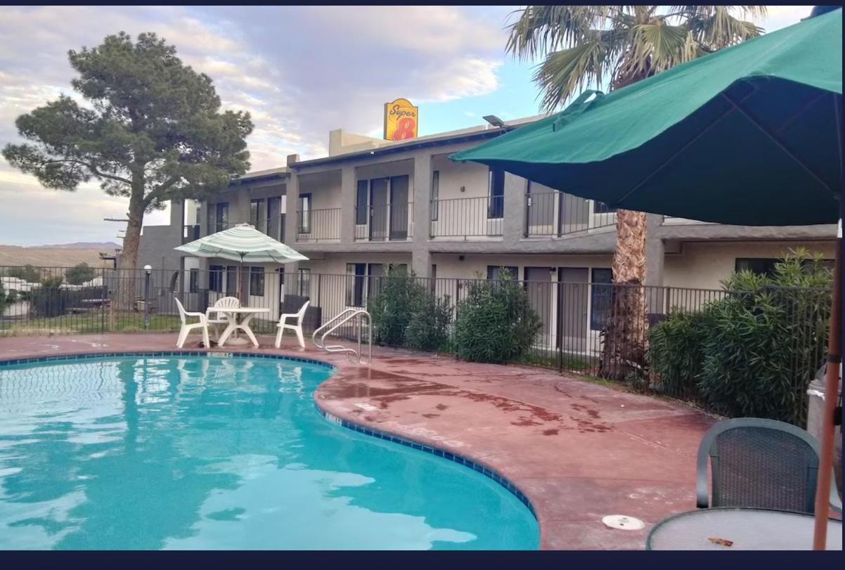 Super 8 by Wyndham Barstow photo 42