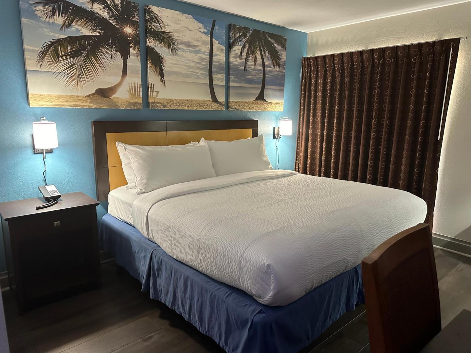 Days Inn & Suites by Wyndham Tampa Fairground-Casino-Ybor photo 17