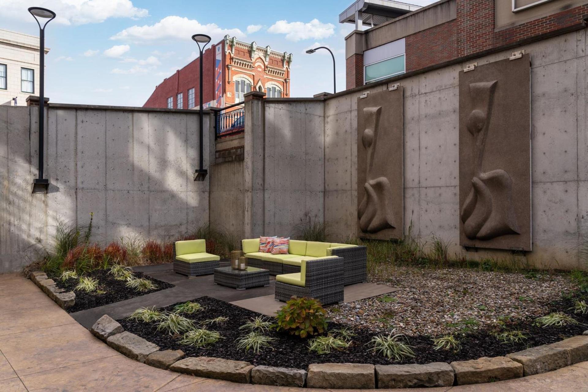 BLU-Tique, Akron, a Tribute Portfolio Hotel photo 31