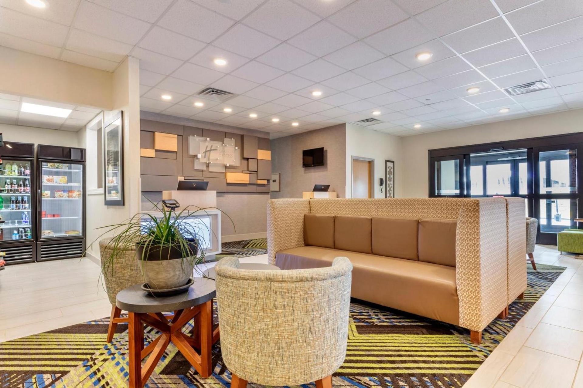 Holiday Inn Express Metropolis by IHG photo 33