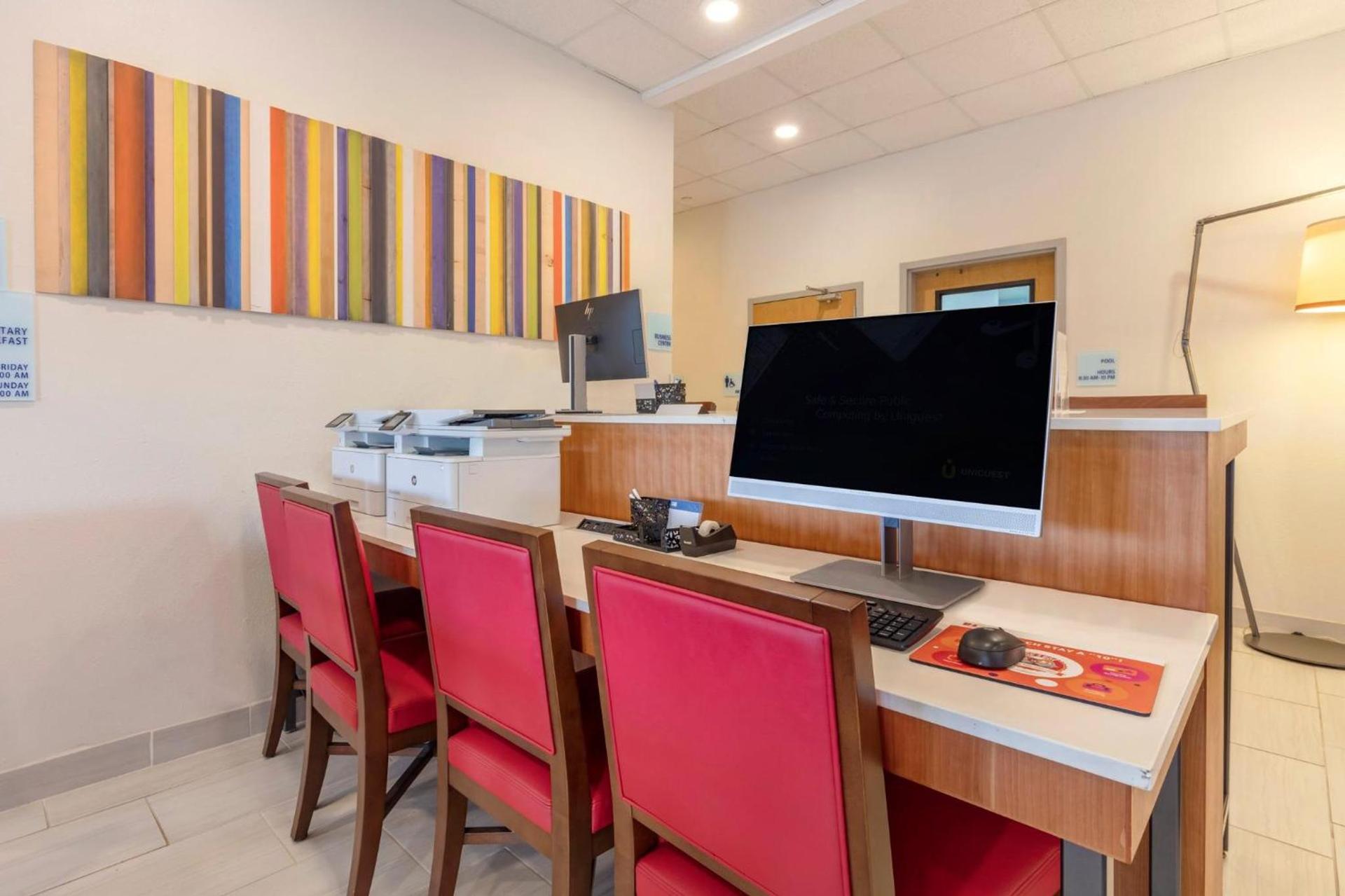 Holiday Inn Express Metropolis by IHG photo 42