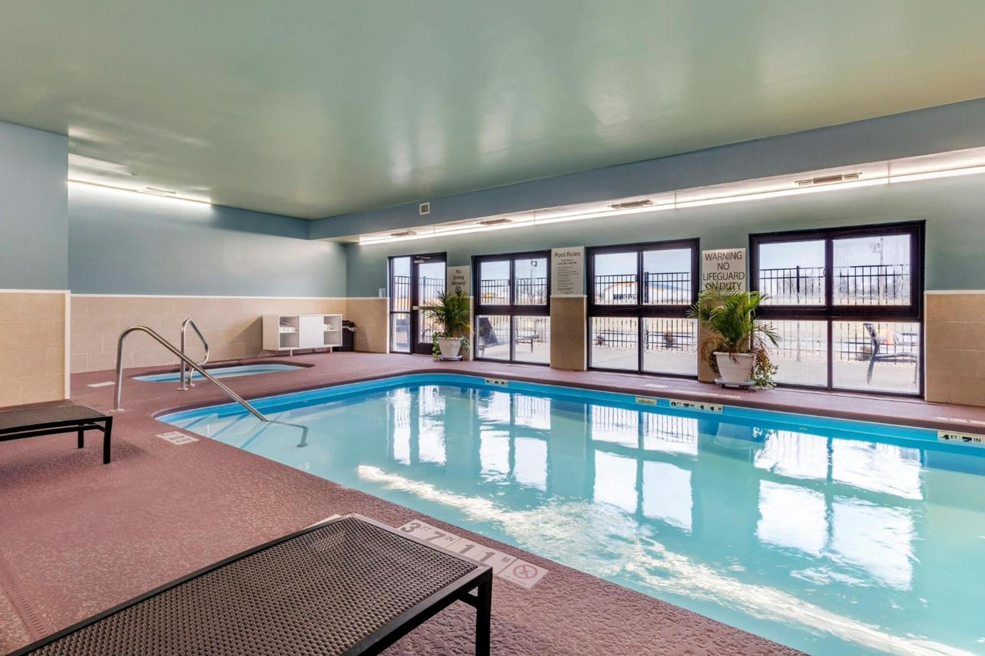 Holiday Inn Express Metropolis by IHG photo 40